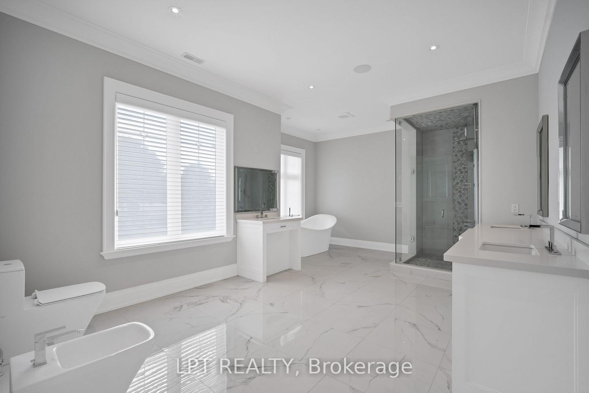Photo 33 of 2 Poplar Drive, Richmond Hill, Oak Ridges — HOMEH