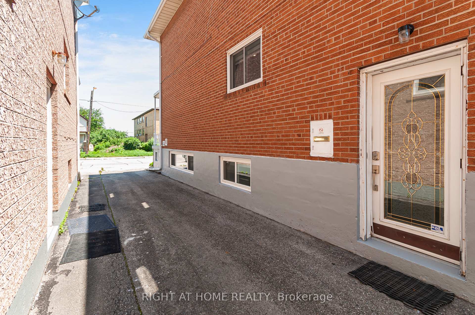 Photo 2 of Unit Basement, 128 Twenty Second Street, Etobicoke, Long Branch — HOMEH