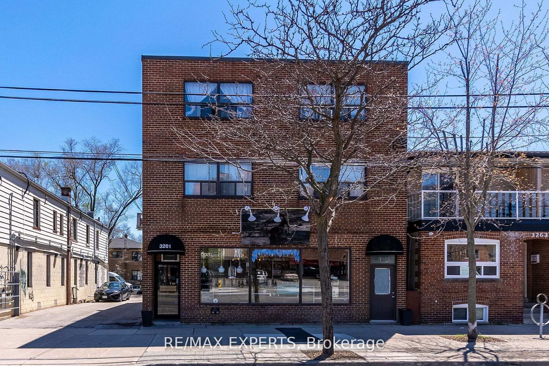 Photo 2 of Unit 101, 3261A Lakeshore Boulevard W, Etobicoke, Long Branch — HOMEH