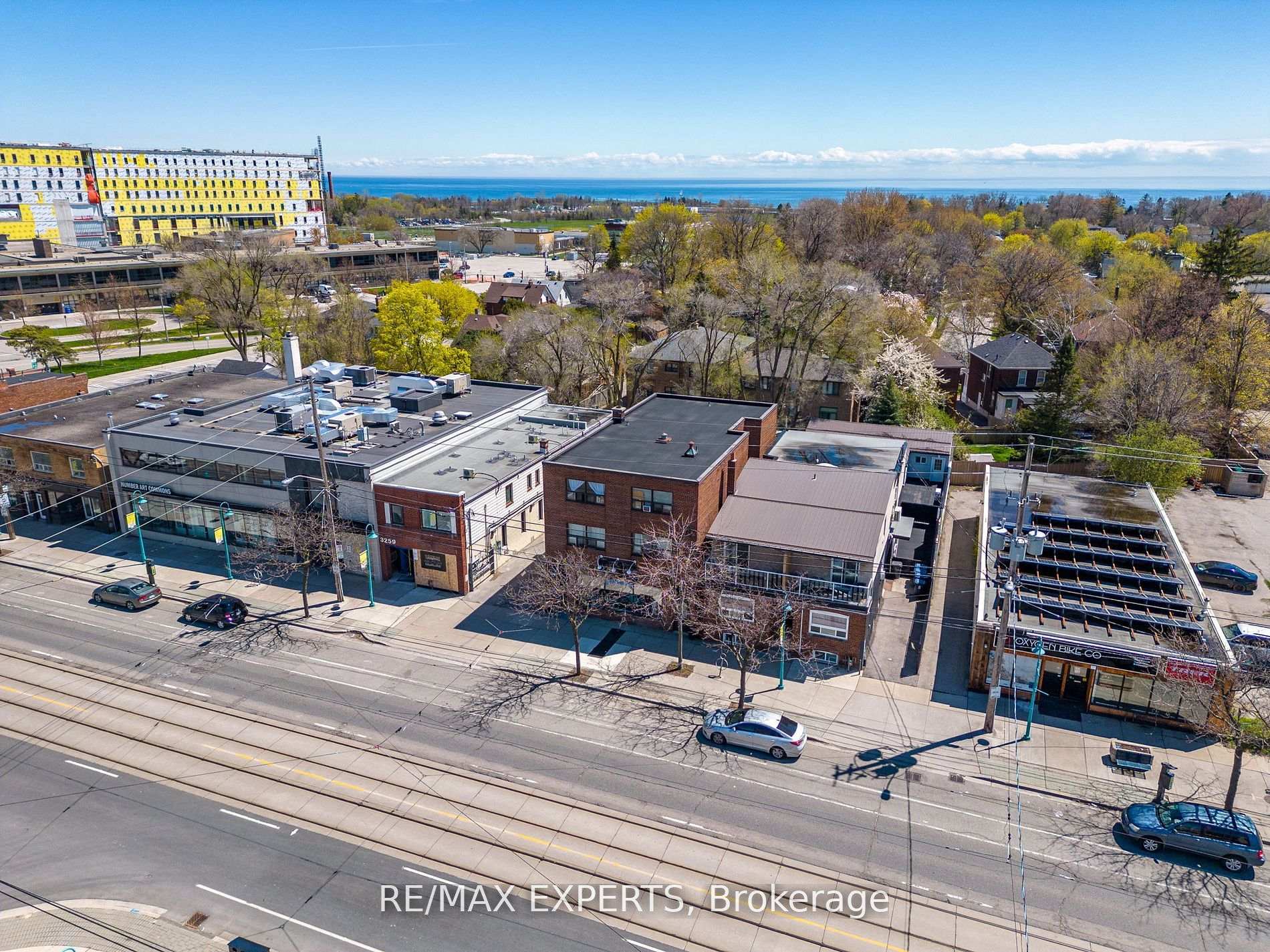 Photo 3 of Unit 101, 3261A Lakeshore Boulevard W, Etobicoke, Long Branch — HOMEH