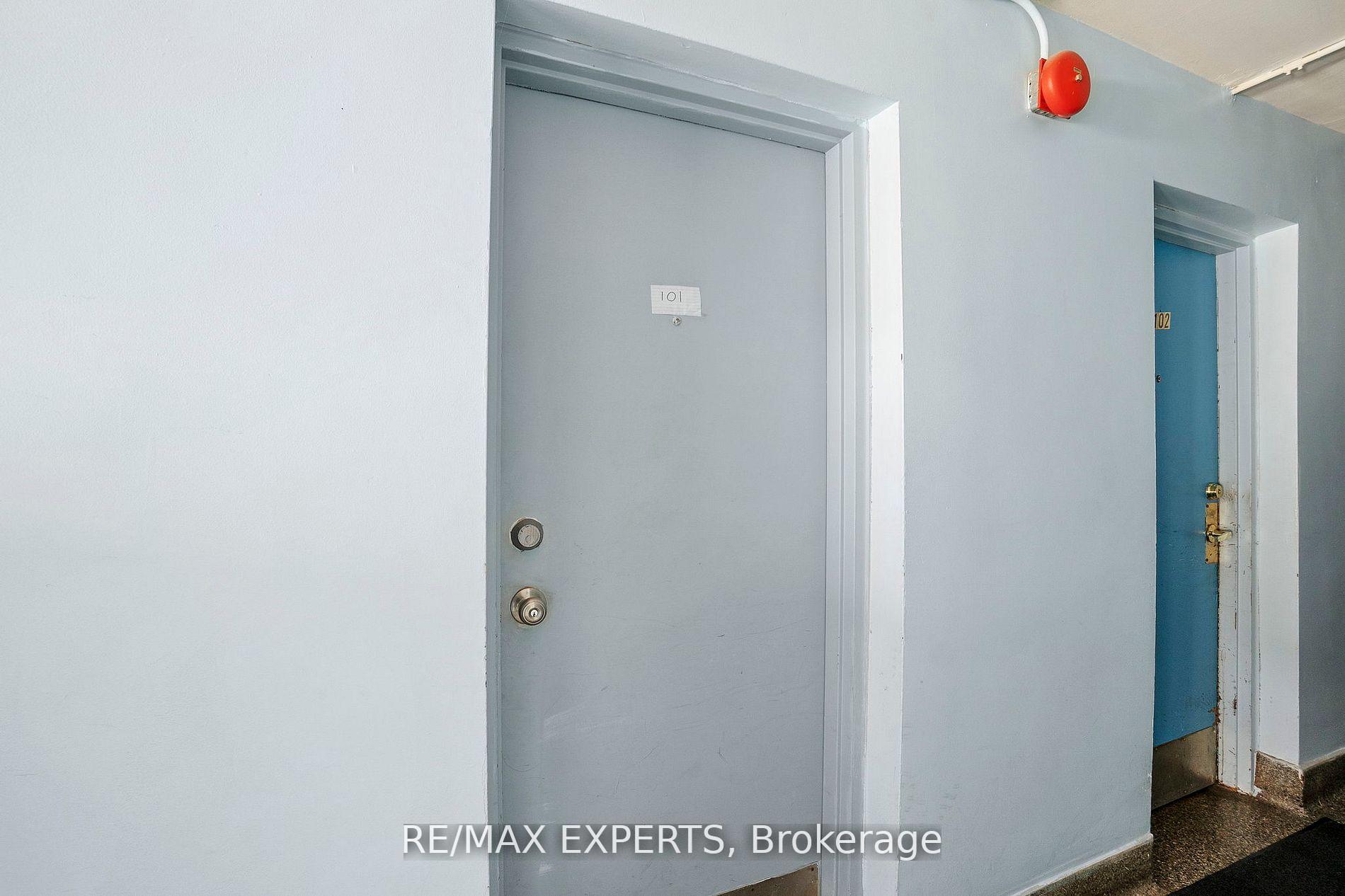 Photo 6 of Unit 101, 3261A Lakeshore Boulevard W, Etobicoke, Long Branch — HOMEH