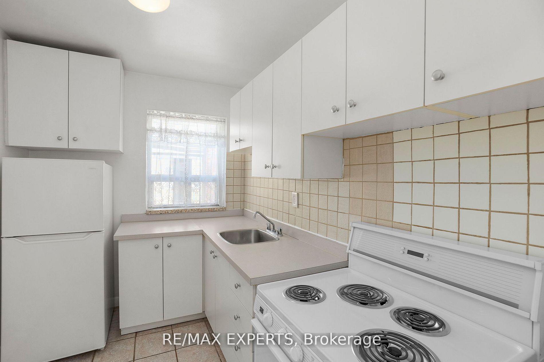 Photo 9 of Unit 101, 3261A Lakeshore Boulevard W, Etobicoke, Long Branch — HOMEH