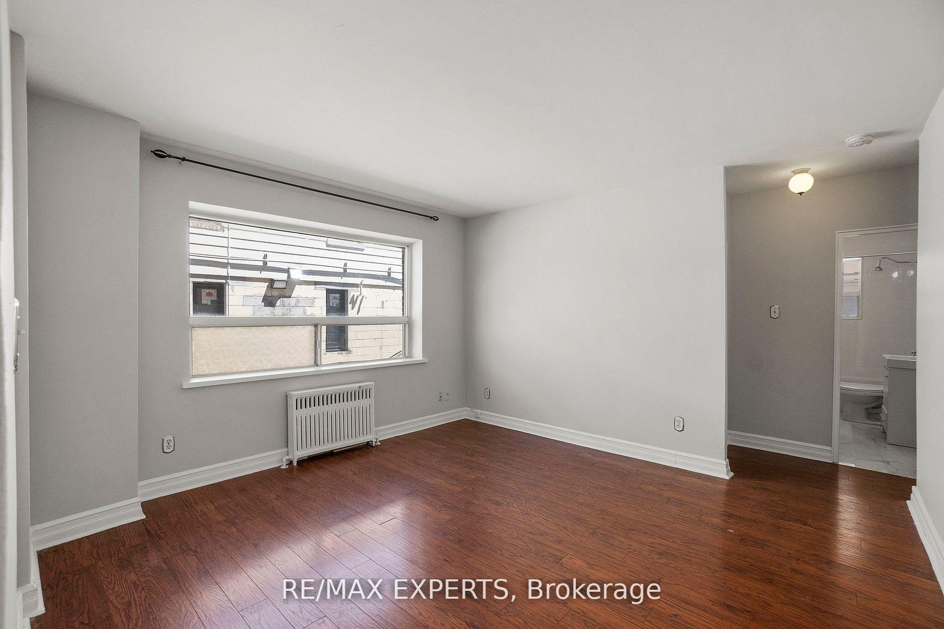 Photo 10 of Unit 101, 3261A Lakeshore Boulevard W, Etobicoke, Long Branch — HOMEH