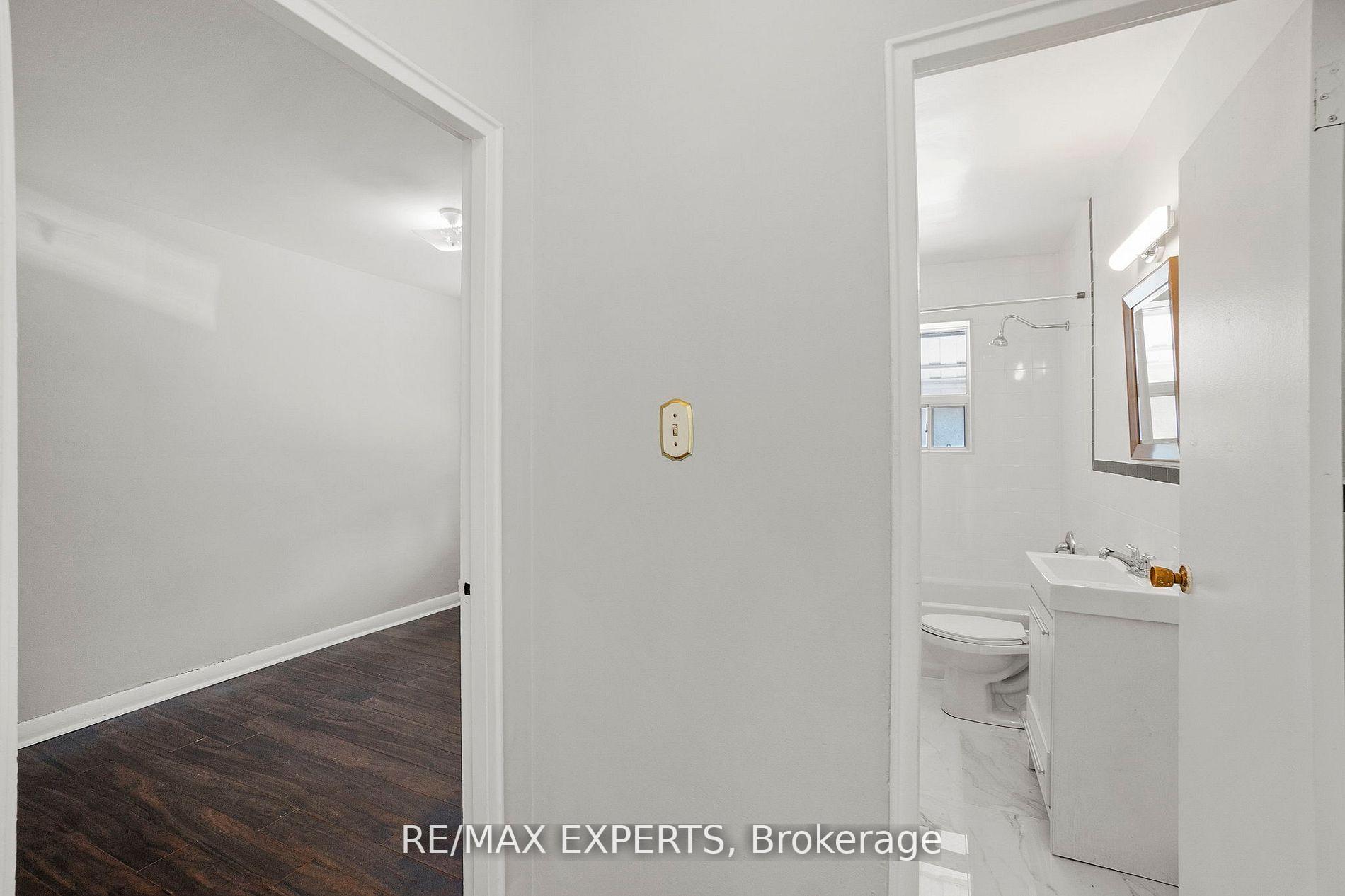 Photo 12 of Unit 101, 3261A Lakeshore Boulevard W, Etobicoke, Long Branch — HOMEH
