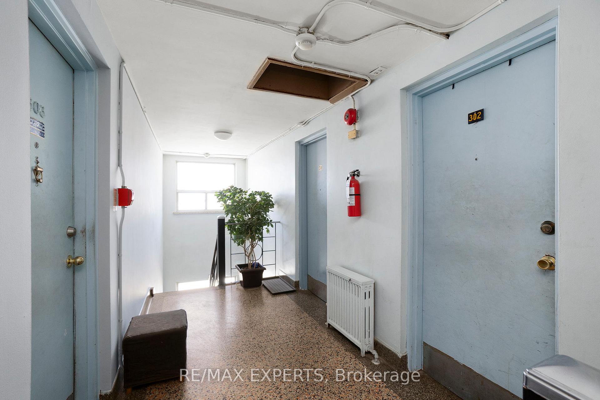 Photo 51 of Unit 101, 3261A Lakeshore Boulevard W, Etobicoke, Long Branch — HOMEH