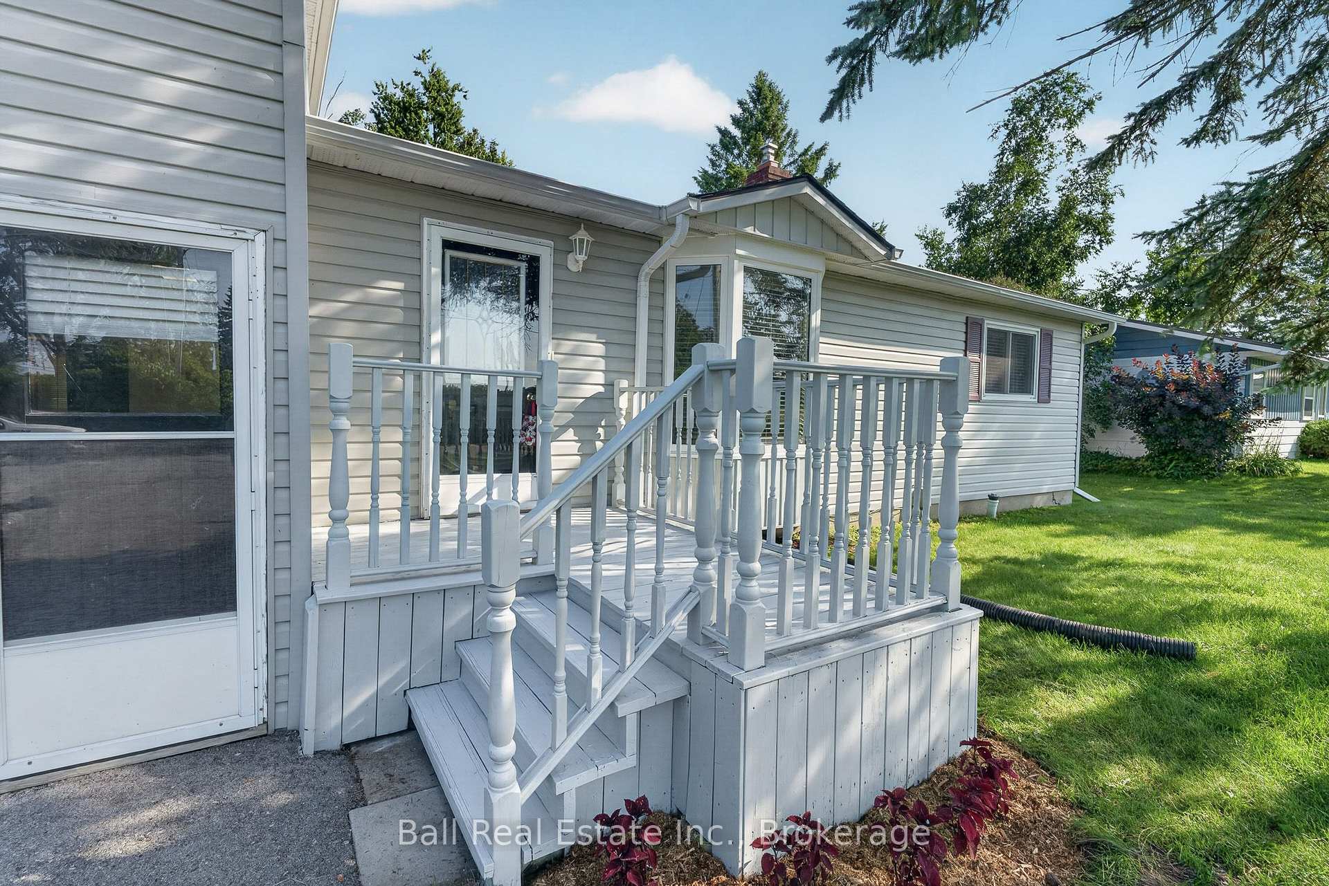 Photo 5 of 42 Maplewood Avenue, Brock, Beaverton — HOMEH