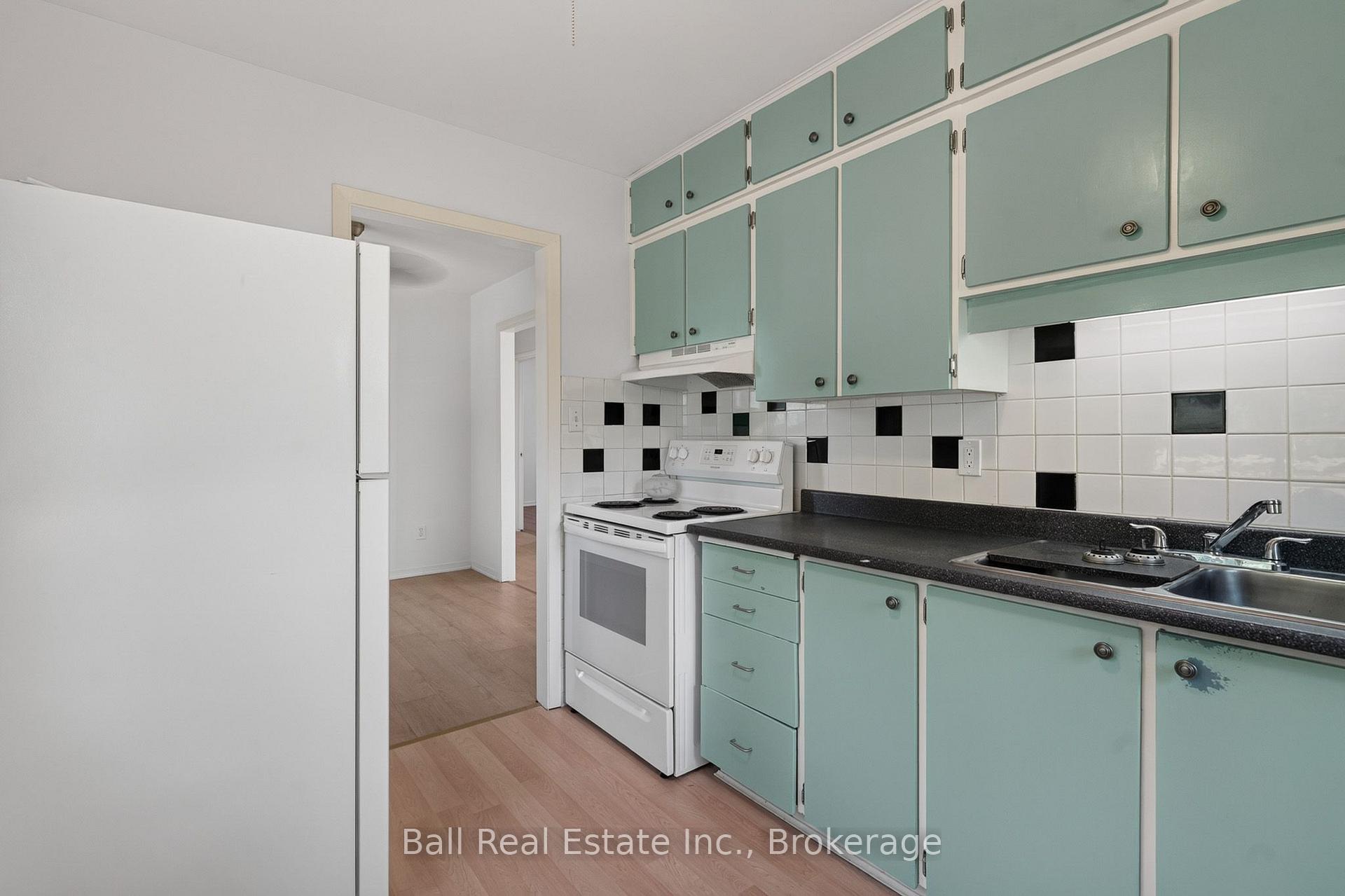 Photo 12 of 42 Maplewood Avenue, Brock, Beaverton — HOMEH