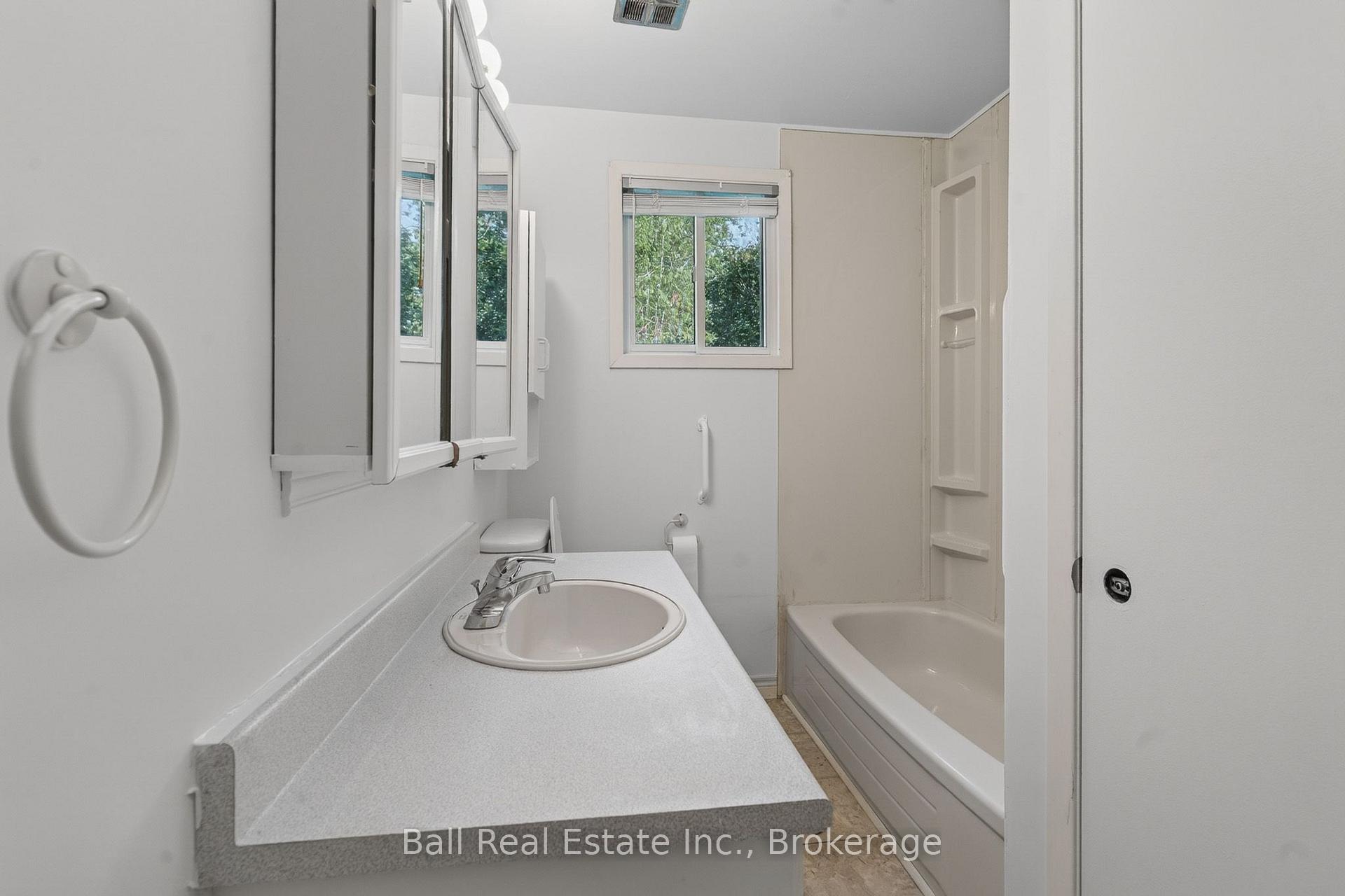 Photo 16 of 42 Maplewood Avenue, Brock, Beaverton — HOMEH