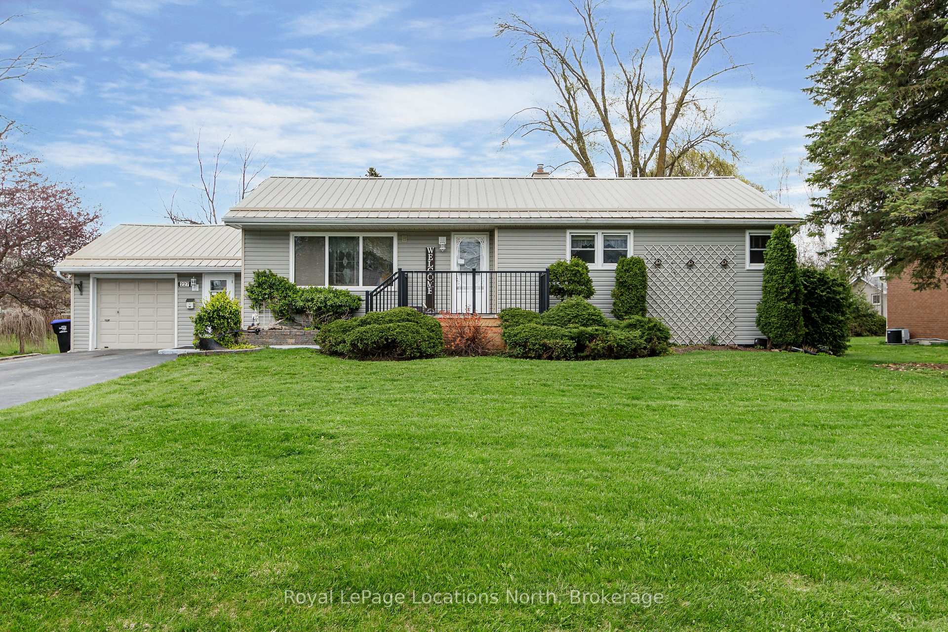 Photo 4 of 227 Superior Street, Clearview, Stayner — HOMEH