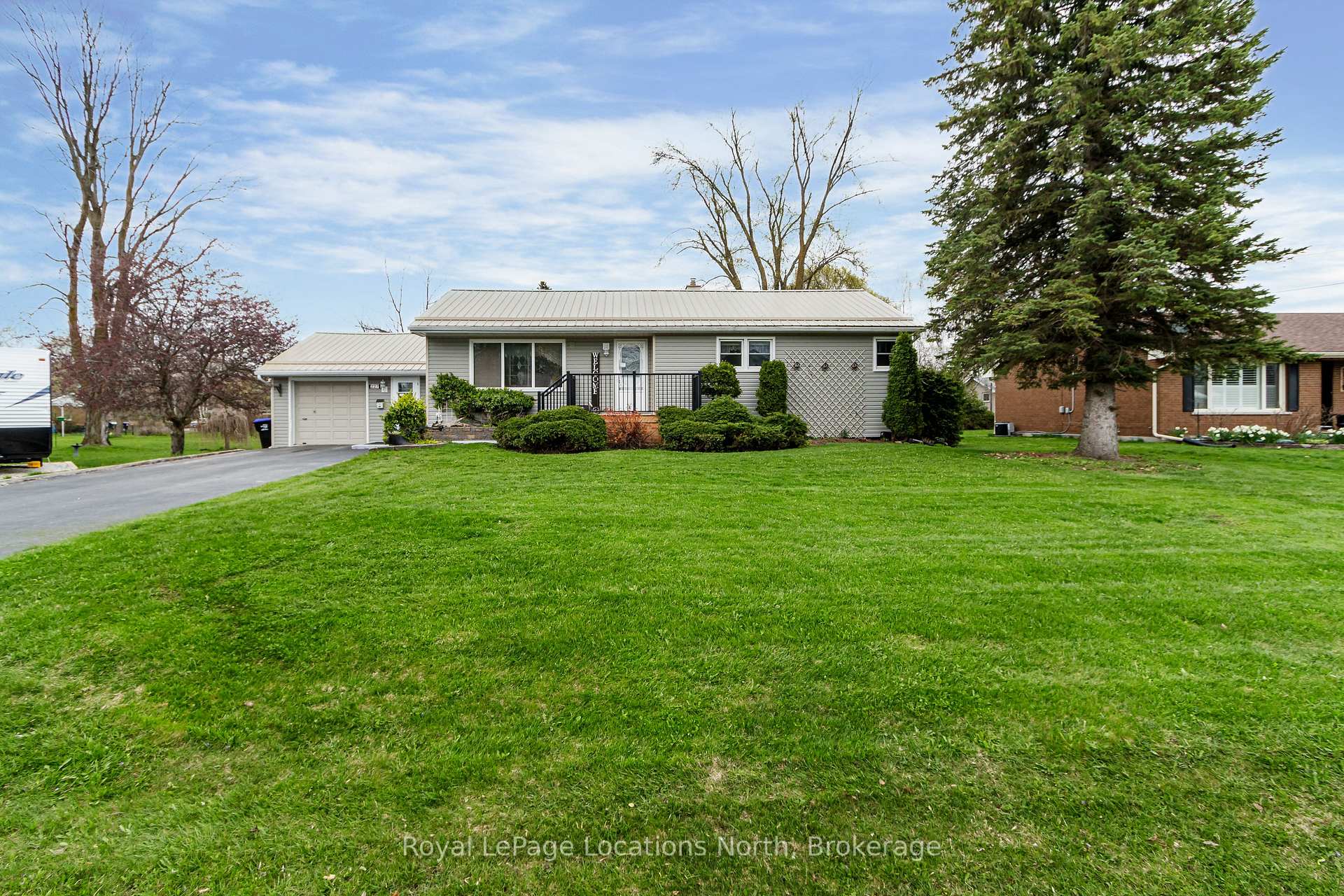 Photo 5 of 227 Superior Street, Clearview, Stayner — HOMEH