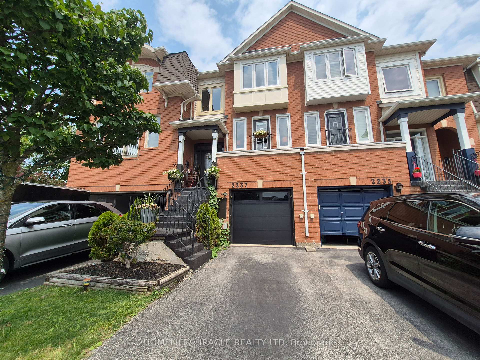Photo 2 of 2237 Prescott Place, Burlington, Orchard — HOMEH