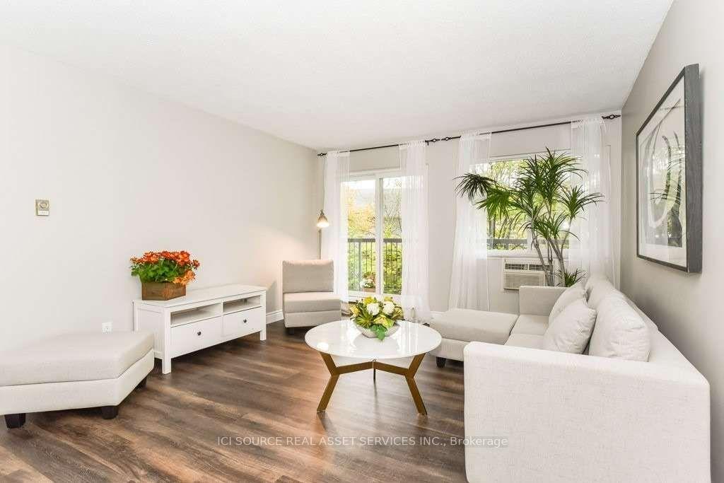 Front of Unit 824, 1450 Glen Abbey Gate