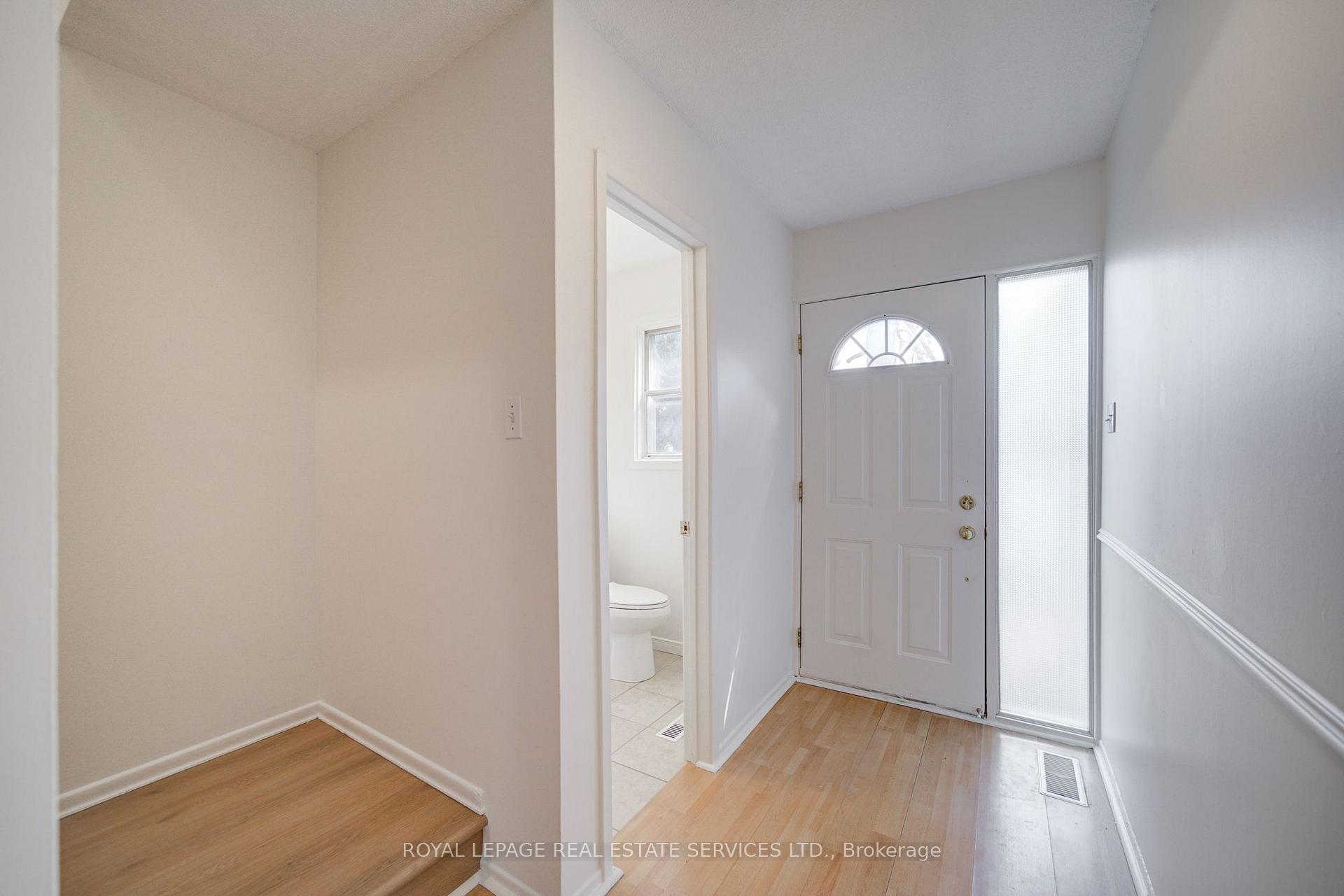 Photo 3 of Unit 4, 3500 Glen Erin Drive, Mississauga, Erin Mills — HOMEH