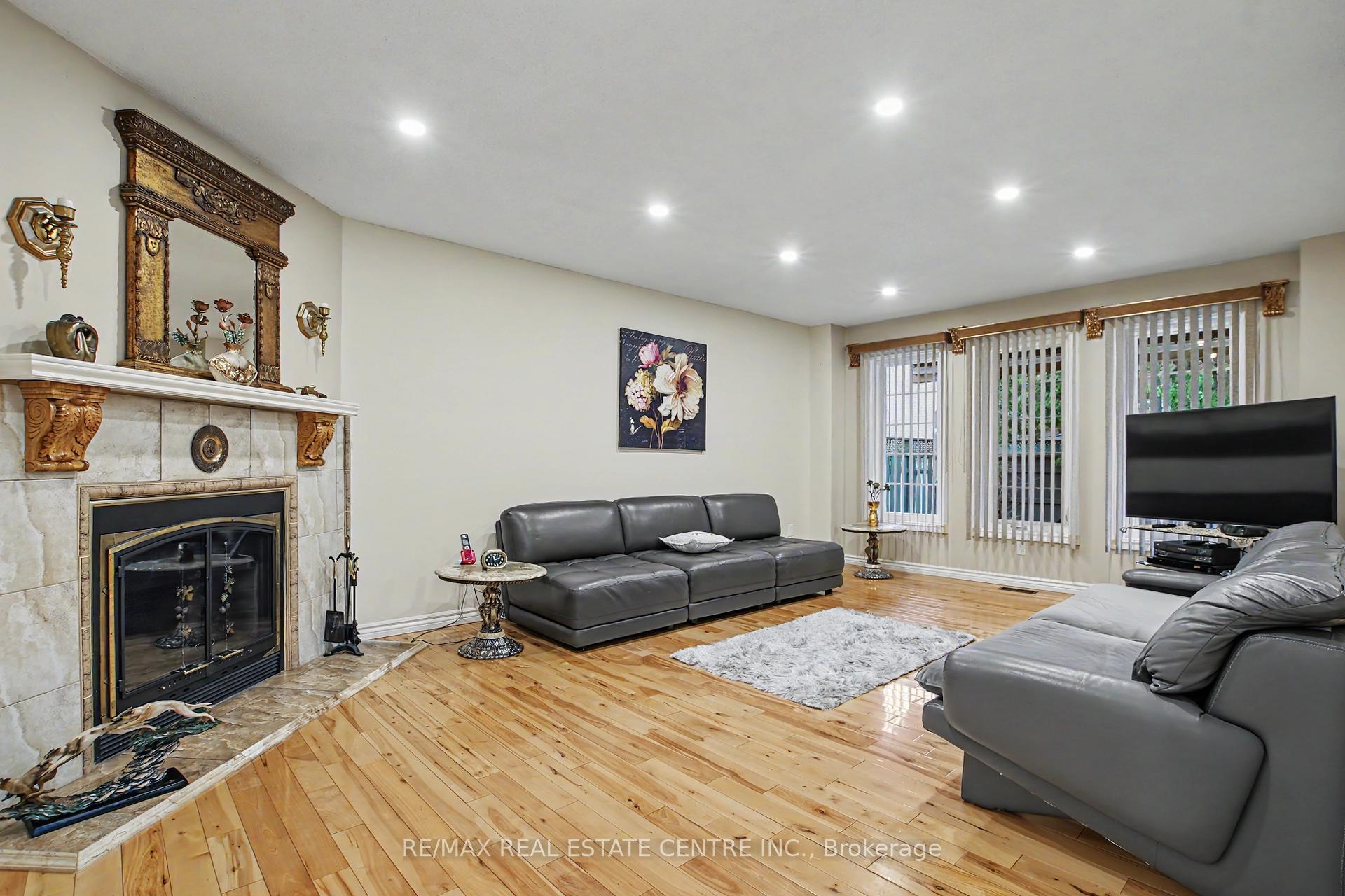Photo 9 of 342 Saginaw Parkway, Cambridge, Fiddlesticks — HOMEH