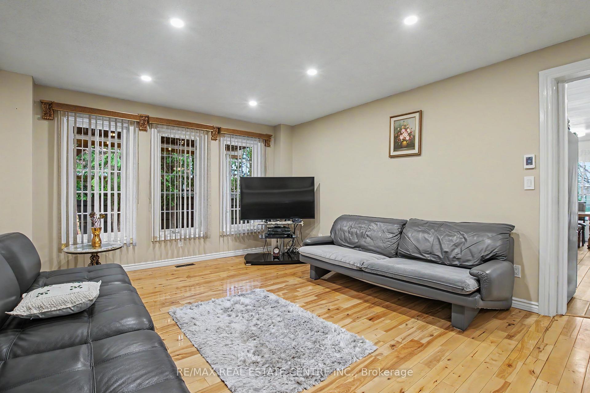 Photo 10 of 342 Saginaw Parkway, Cambridge, Fiddlesticks — HOMEH