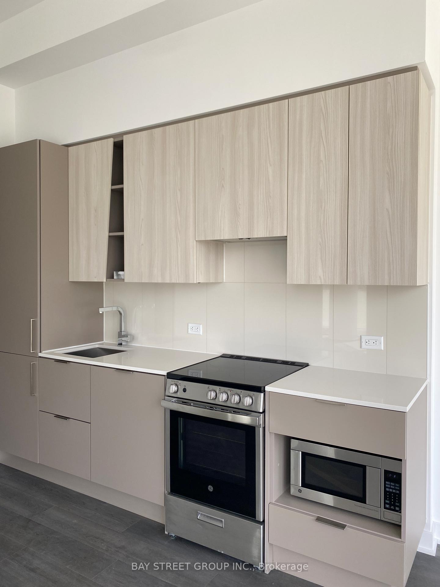 Photo 4 of Unit 321, 3900 Confederation Parkway E, Mississauga, City Centre — HOMEH