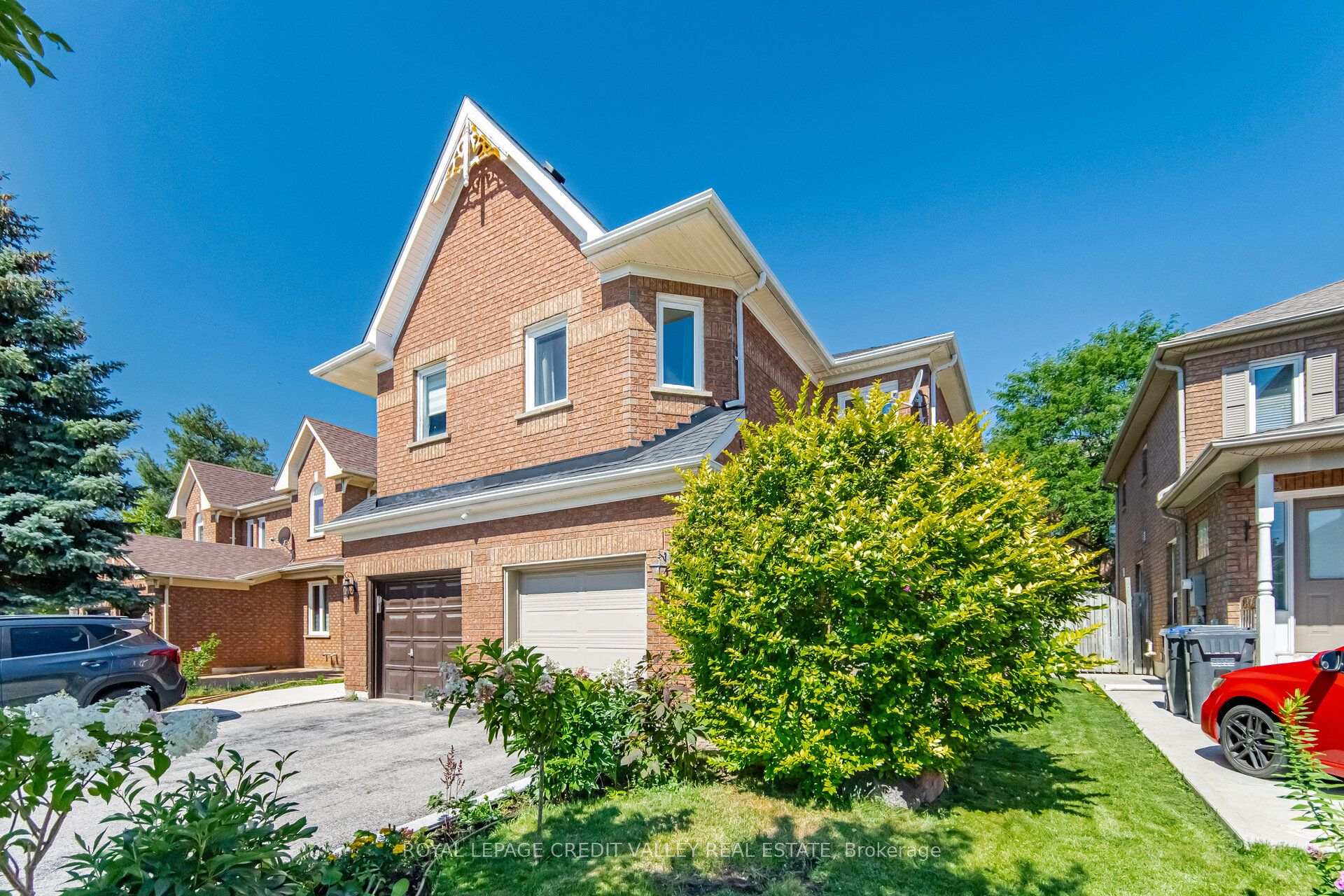 Photo 3 of 8 Pressed Brick Drive, Brampton, Brampton North — HOMEH