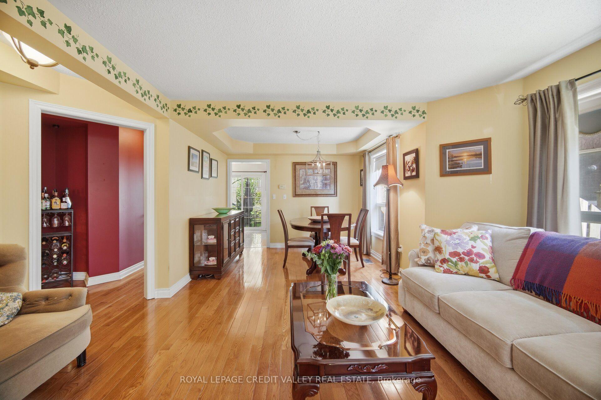 Photo 9 of 8 Pressed Brick Drive, Brampton, Brampton North — HOMEH