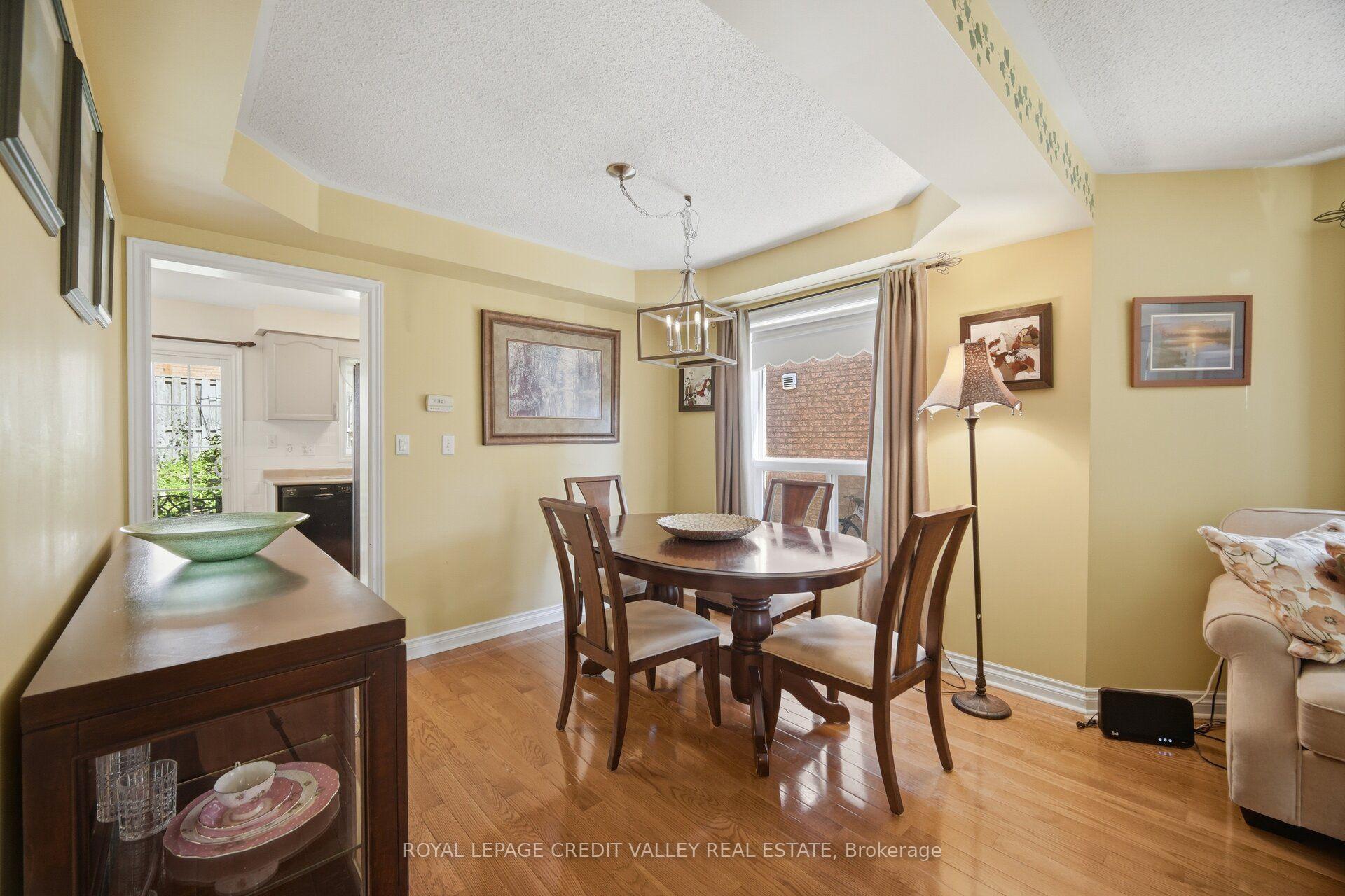 Photo 10 of 8 Pressed Brick Drive, Brampton, Brampton North — HOMEH