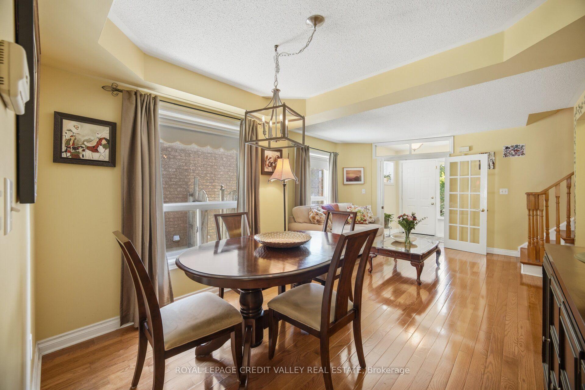 Photo 11 of 8 Pressed Brick Drive, Brampton, Brampton North — HOMEH