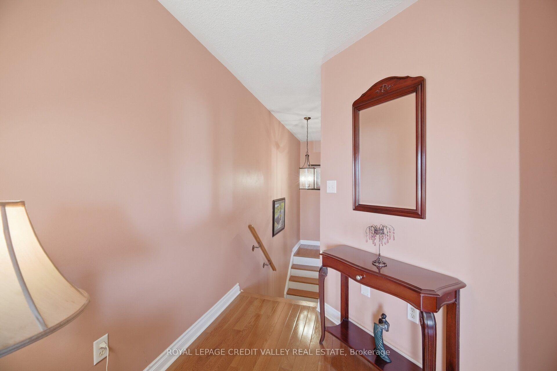 Photo 17 of 8 Pressed Brick Drive, Brampton, Brampton North — HOMEH