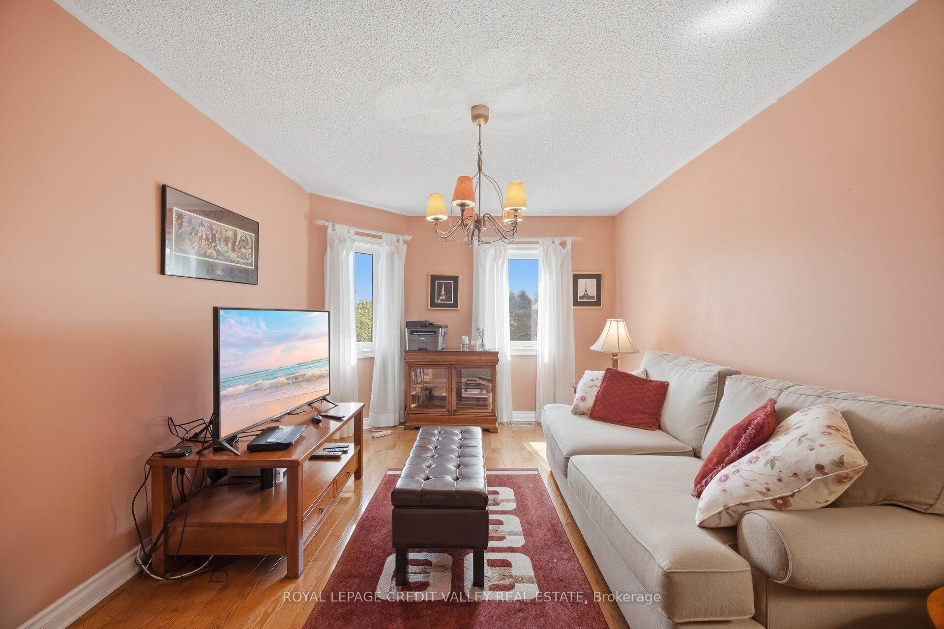 Photo 18 of 8 Pressed Brick Drive, Brampton, Brampton North — HOMEH