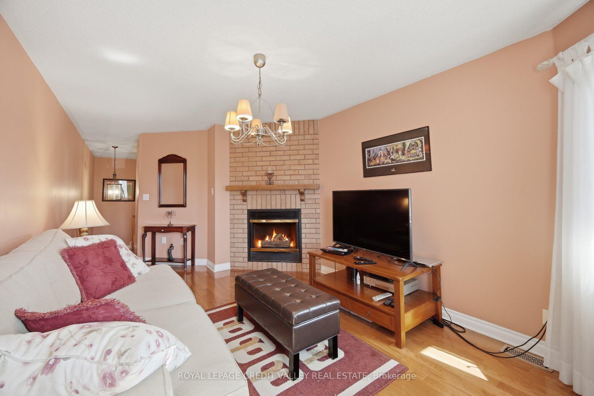 Photo 19 of 8 Pressed Brick Drive, Brampton, Brampton North — HOMEH
