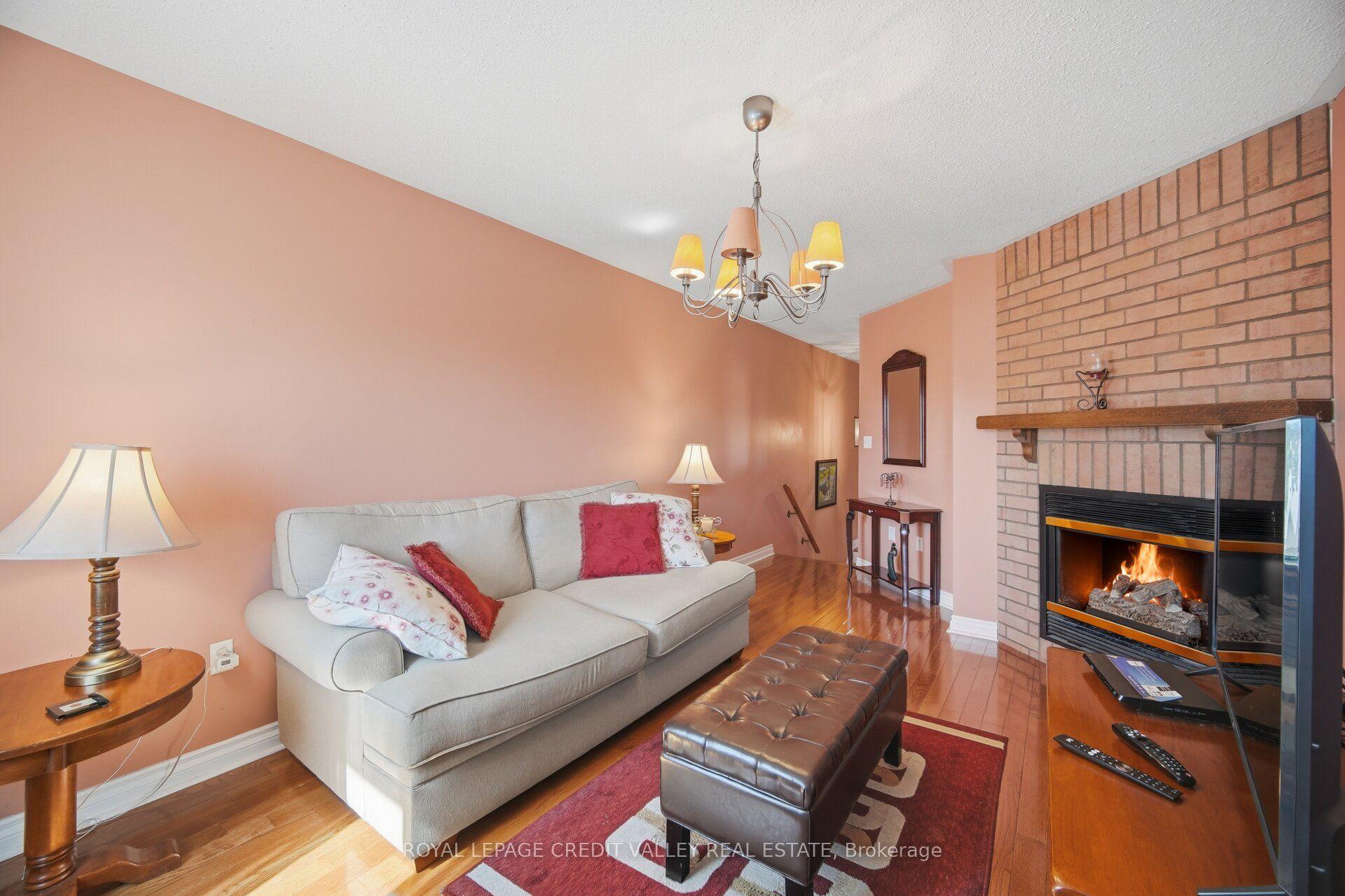 Photo 20 of 8 Pressed Brick Drive, Brampton, Brampton North — HOMEH