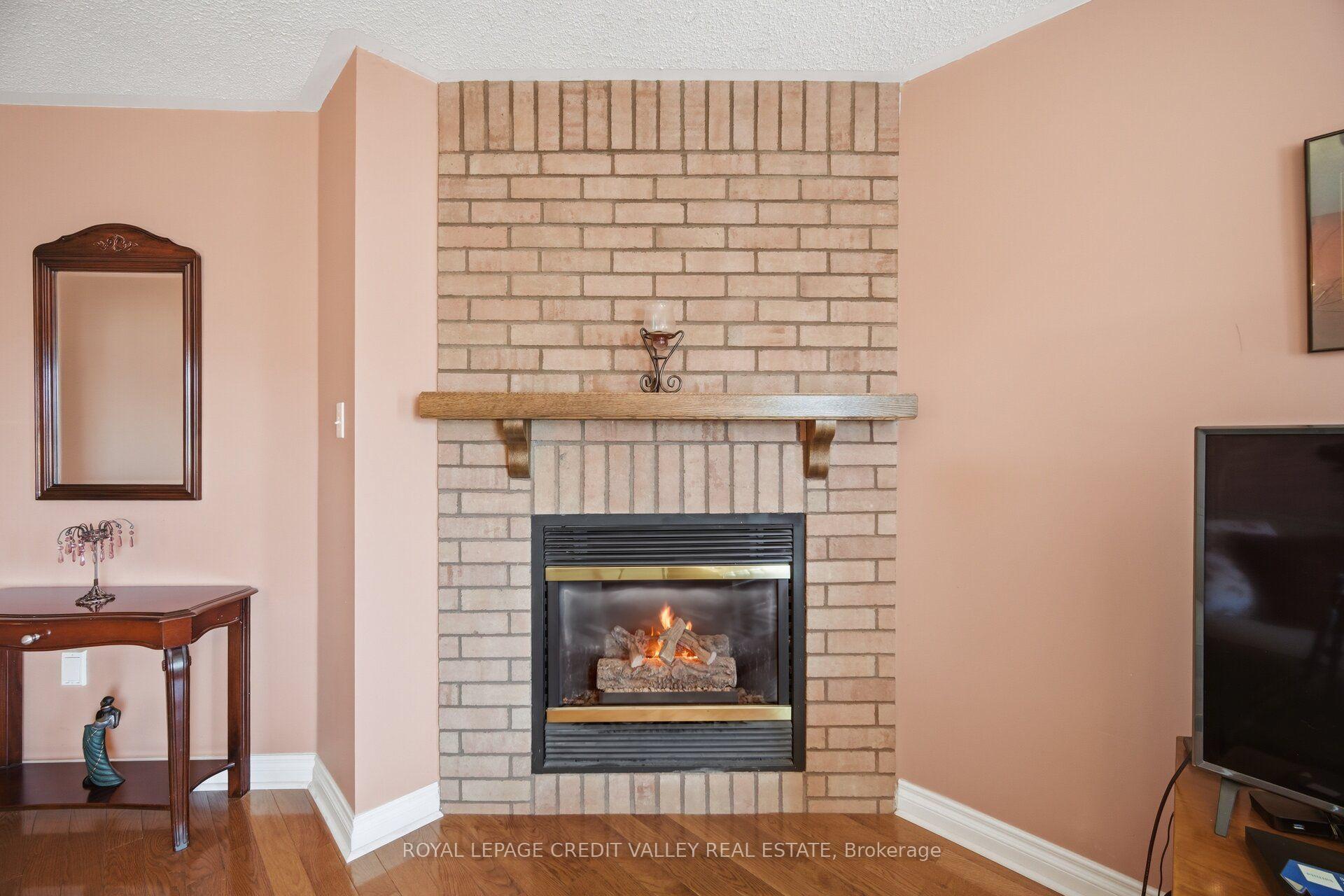 Photo 21 of 8 Pressed Brick Drive, Brampton, Brampton North — HOMEH