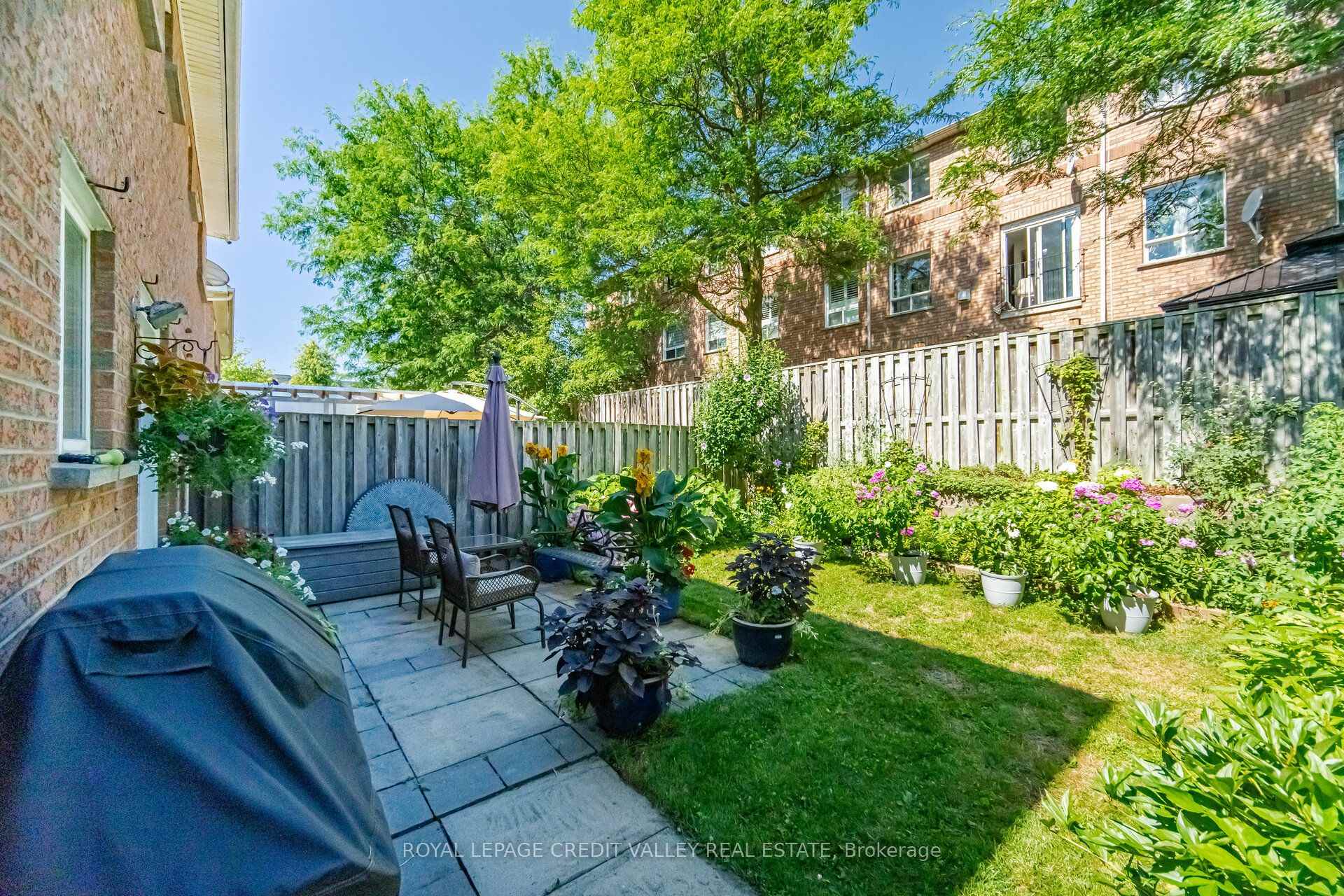 Photo 38 of 8 Pressed Brick Drive, Brampton, Brampton North — HOMEH