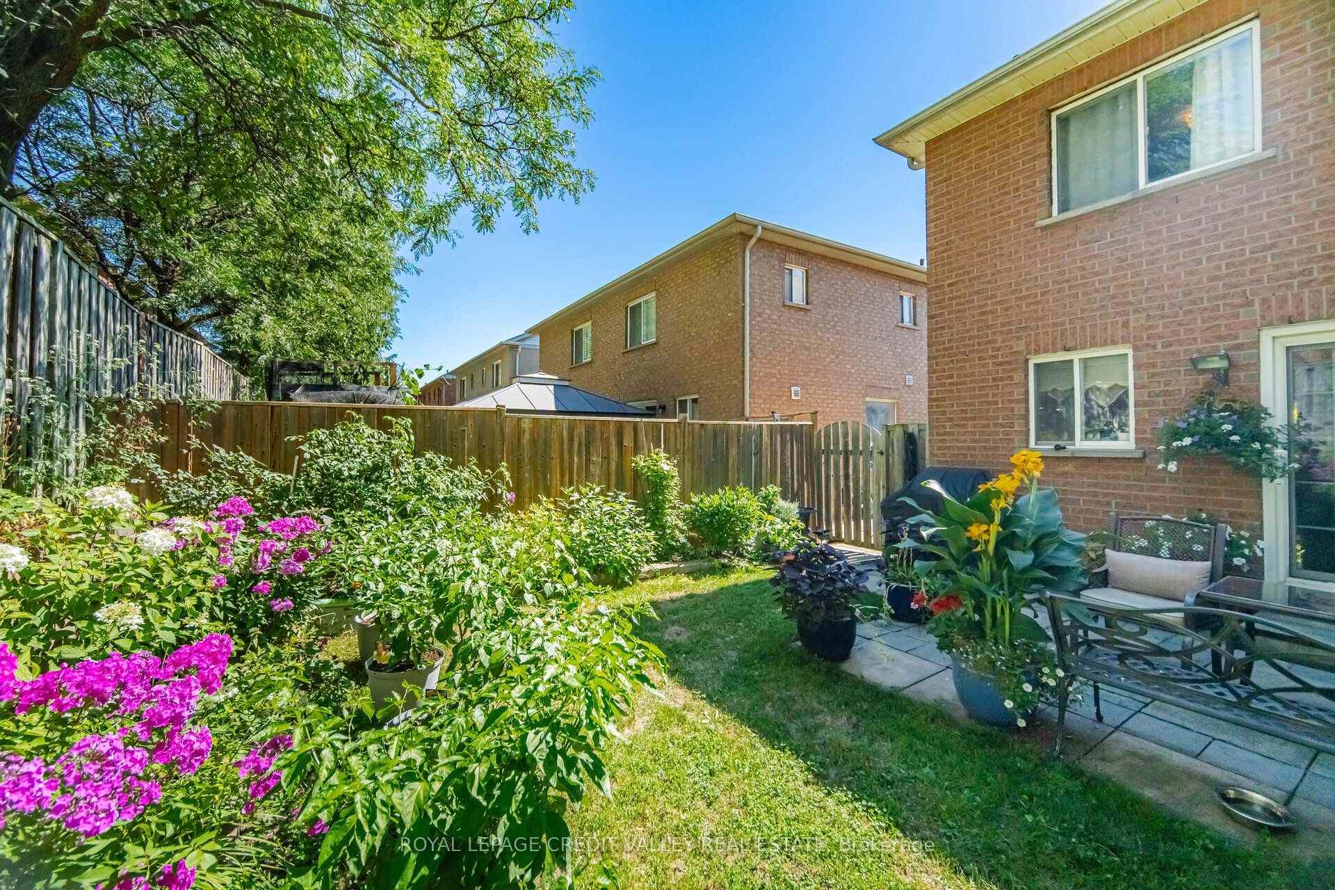 Photo 40 of 8 Pressed Brick Drive, Brampton, Brampton North — HOMEH