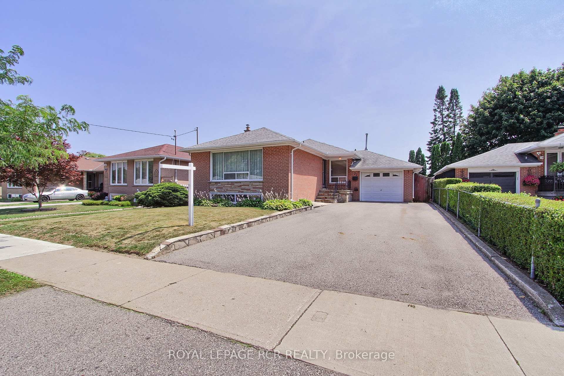 Photo 4 of 77 Alhart Drive, Etobicoke, Thistletown-Beaumonde Heights — HOMEH