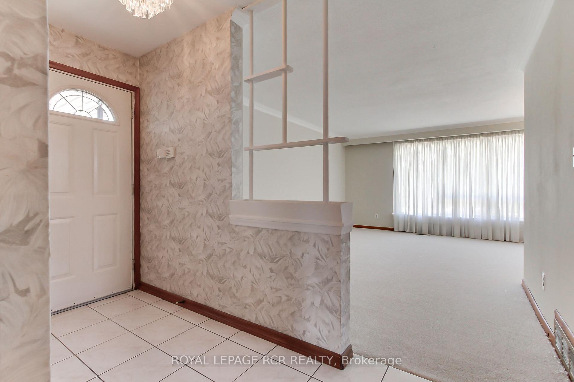 Photo 7 of 77 Alhart Drive, Etobicoke, Thistletown-Beaumonde Heights — HOMEH