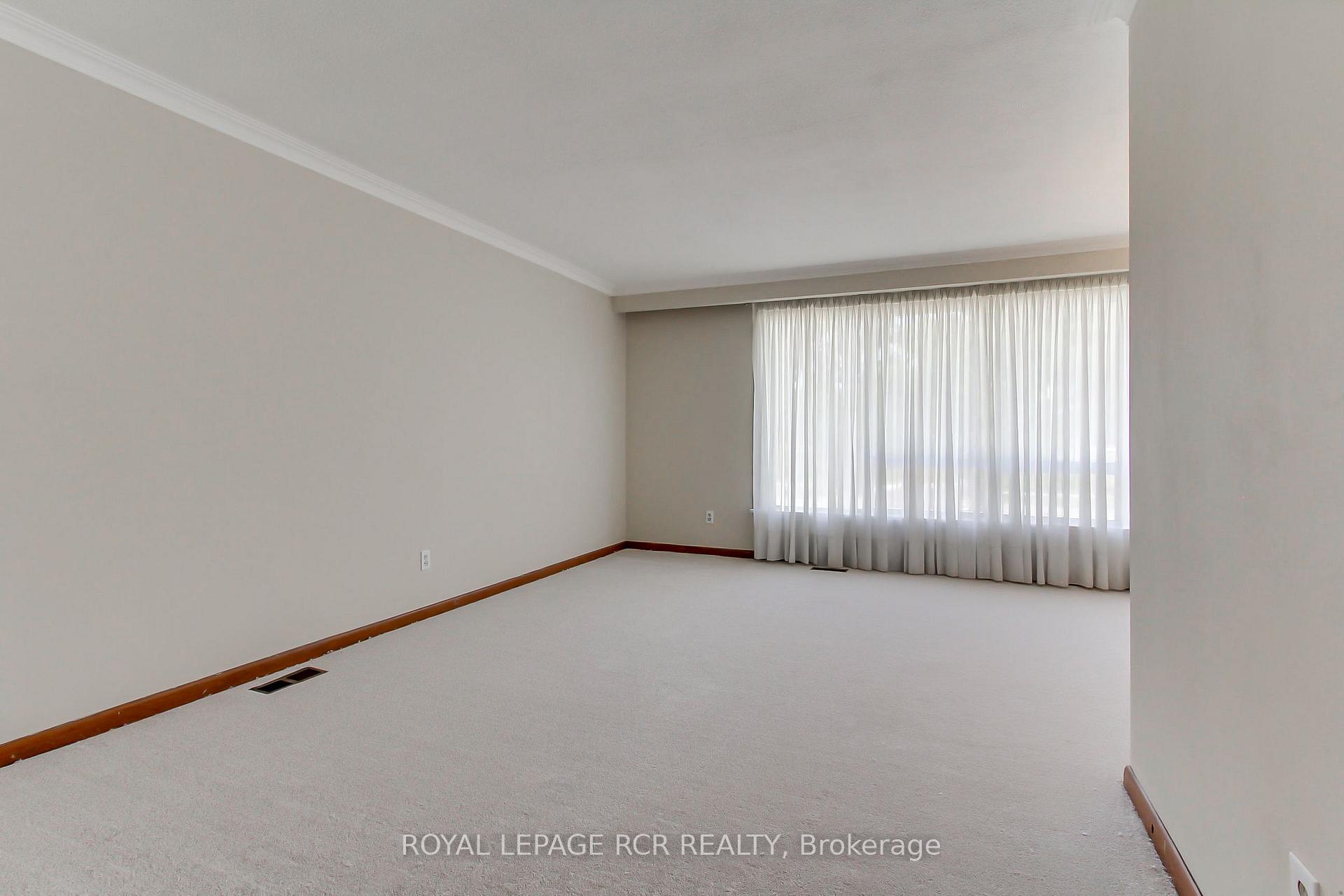 Photo 8 of 77 Alhart Drive, Etobicoke, Thistletown-Beaumonde Heights — HOMEH
