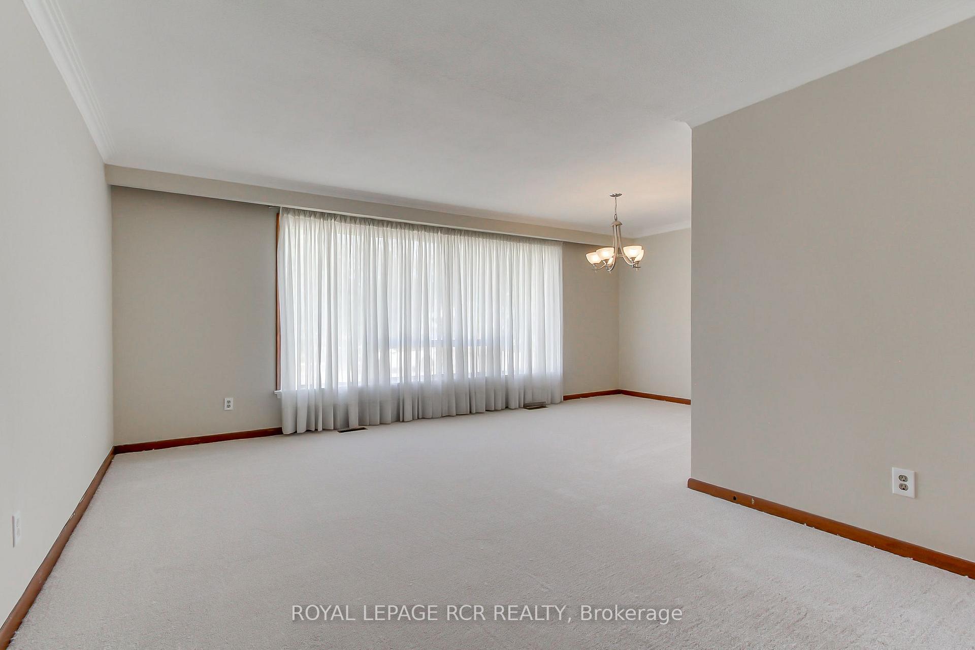 Photo 9 of 77 Alhart Drive, Etobicoke, Thistletown-Beaumonde Heights — HOMEH