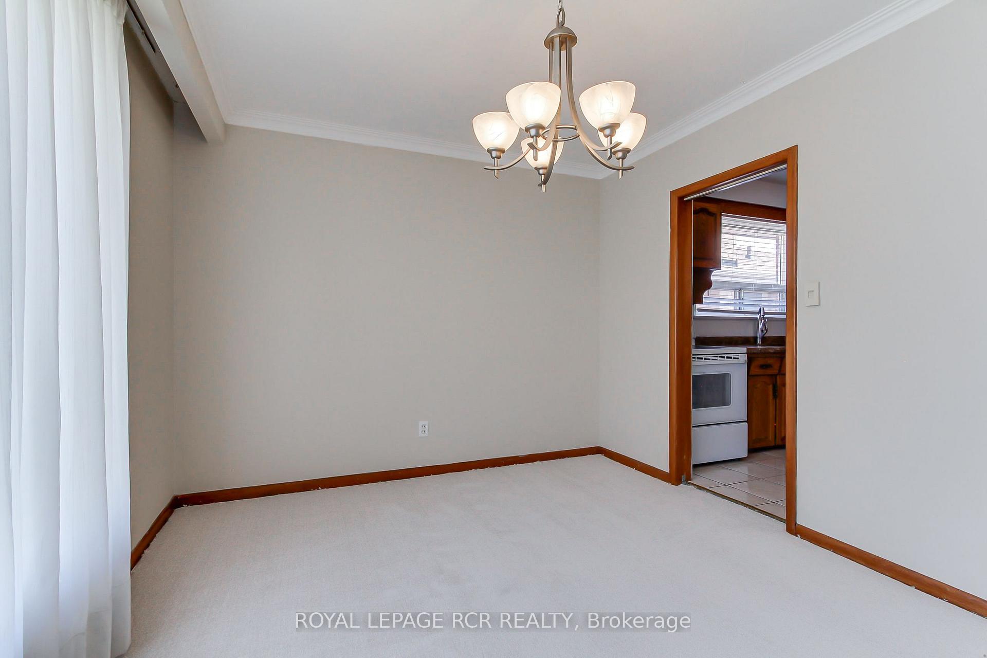 Photo 13 of 77 Alhart Drive, Etobicoke, Thistletown-Beaumonde Heights — HOMEH