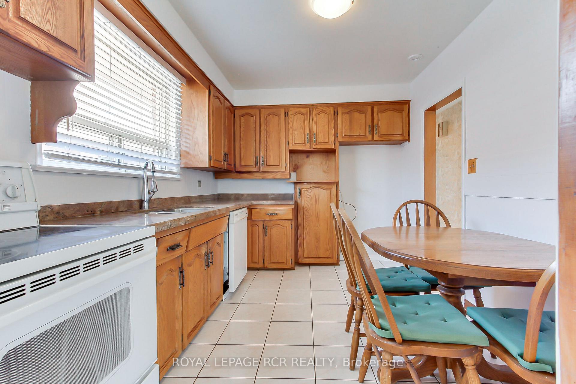 Photo 15 of 77 Alhart Drive, Etobicoke, Thistletown-Beaumonde Heights — HOMEH
