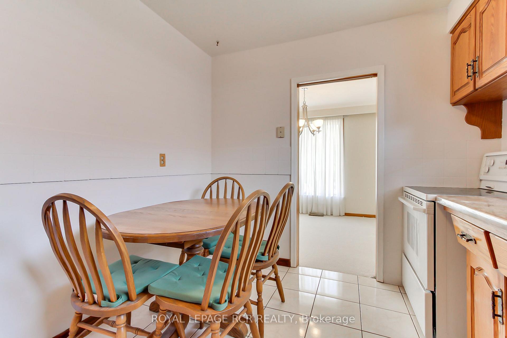 Photo 18 of 77 Alhart Drive, Etobicoke, Thistletown-Beaumonde Heights — HOMEH