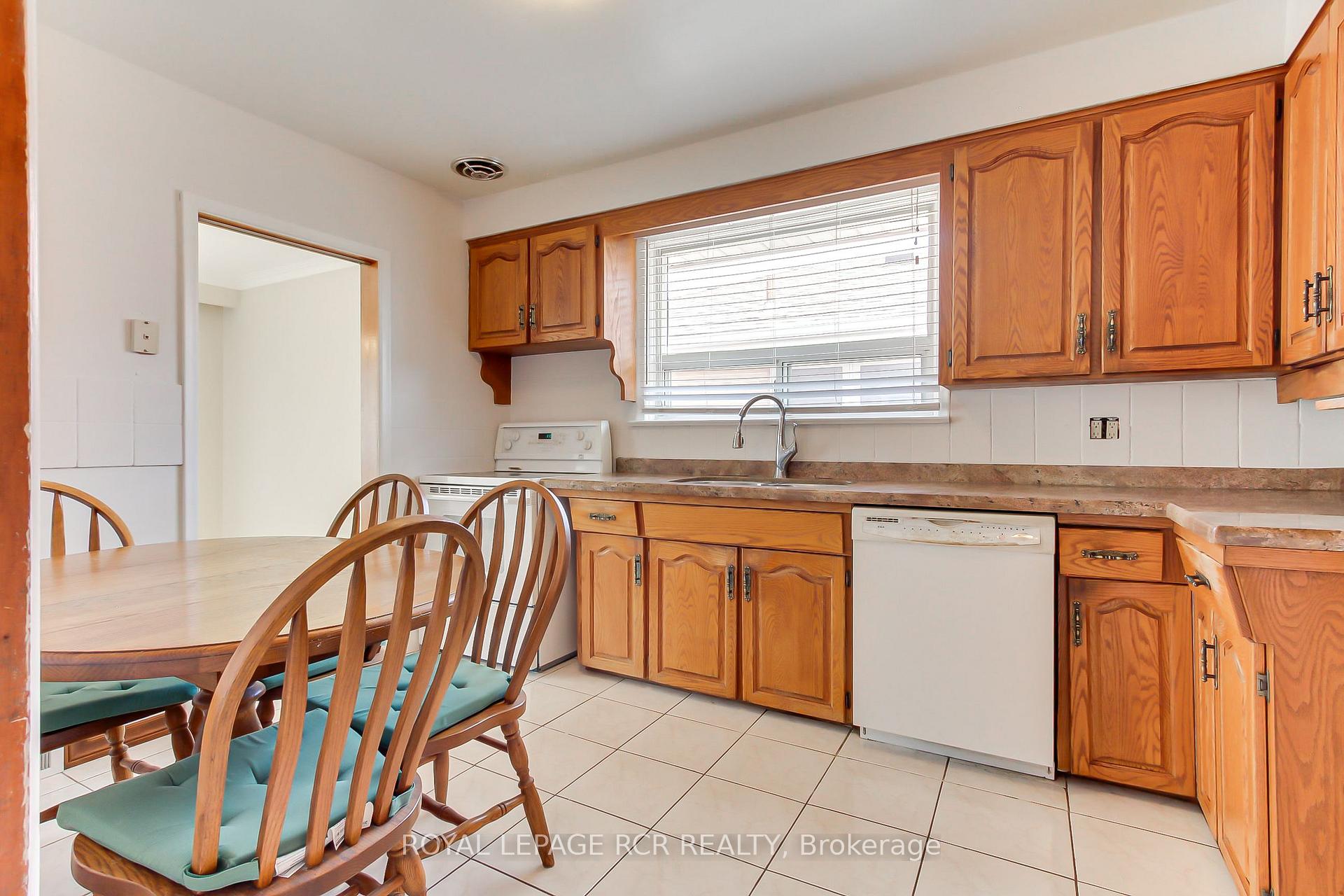 Photo 19 of 77 Alhart Drive, Etobicoke, Thistletown-Beaumonde Heights — HOMEH