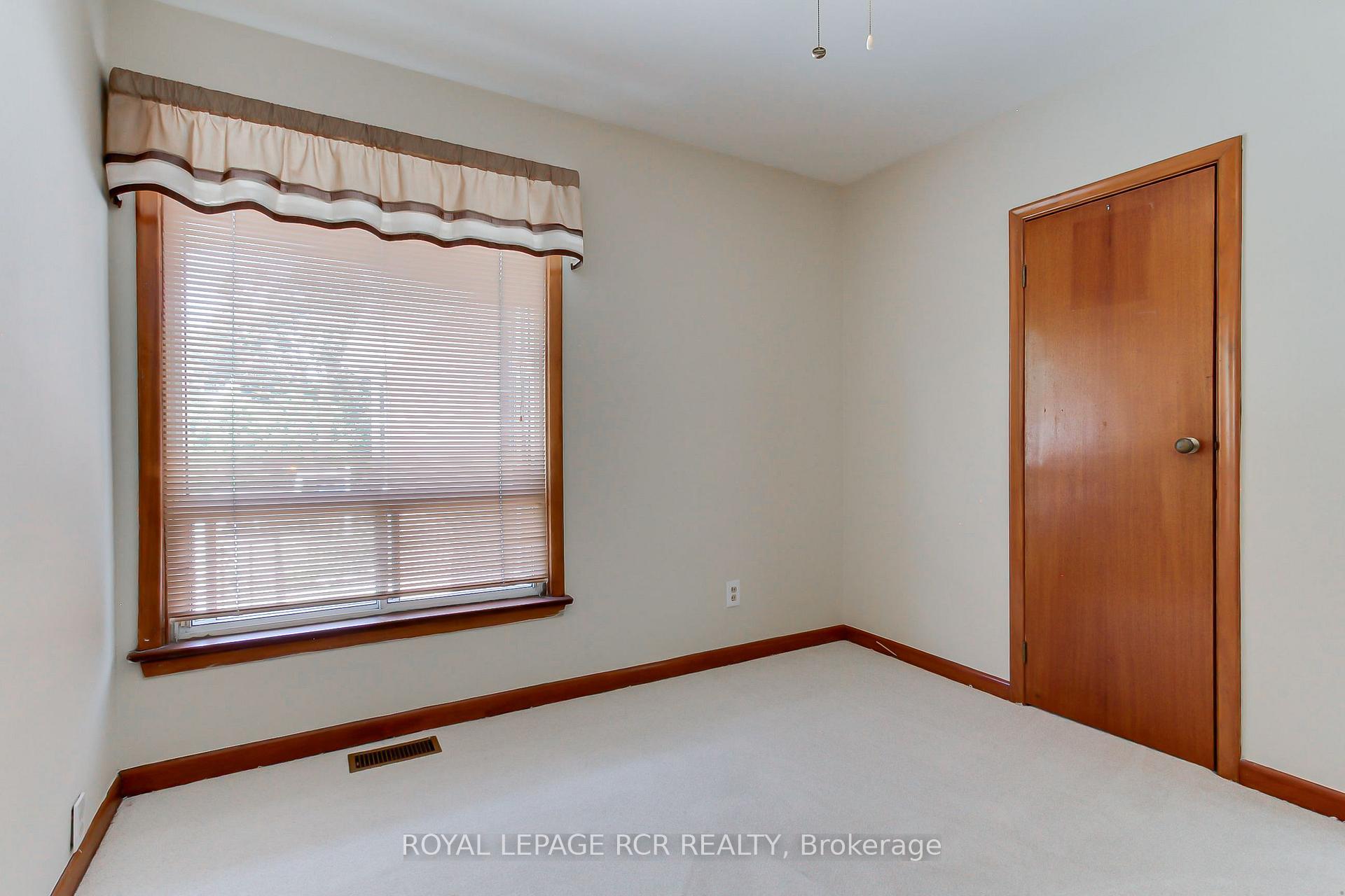 Photo 27 of 77 Alhart Drive, Etobicoke, Thistletown-Beaumonde Heights — HOMEH