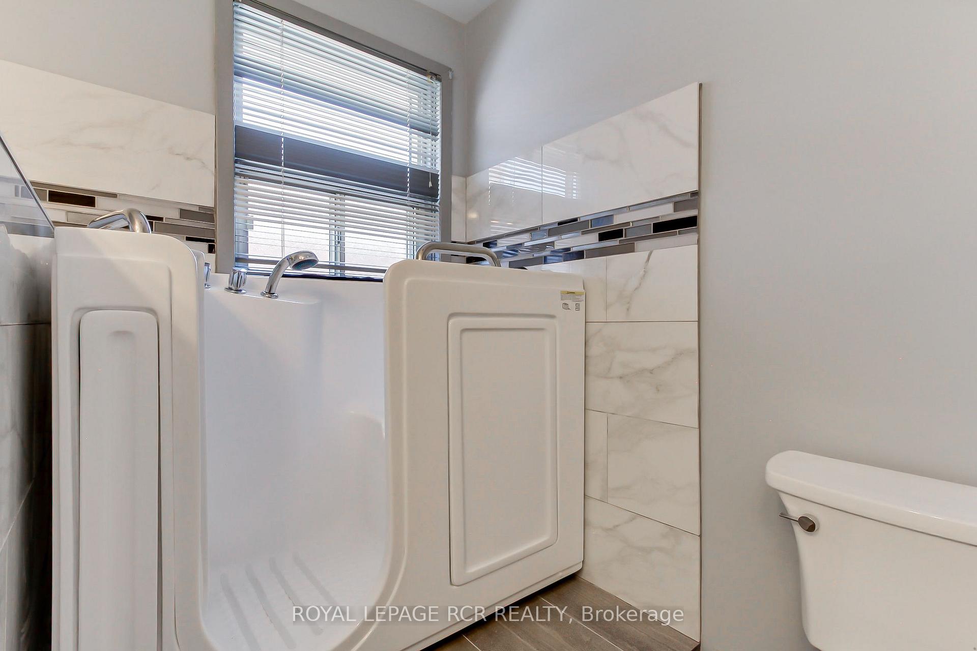 Photo 29 of 77 Alhart Drive, Etobicoke, Thistletown-Beaumonde Heights — HOMEH
