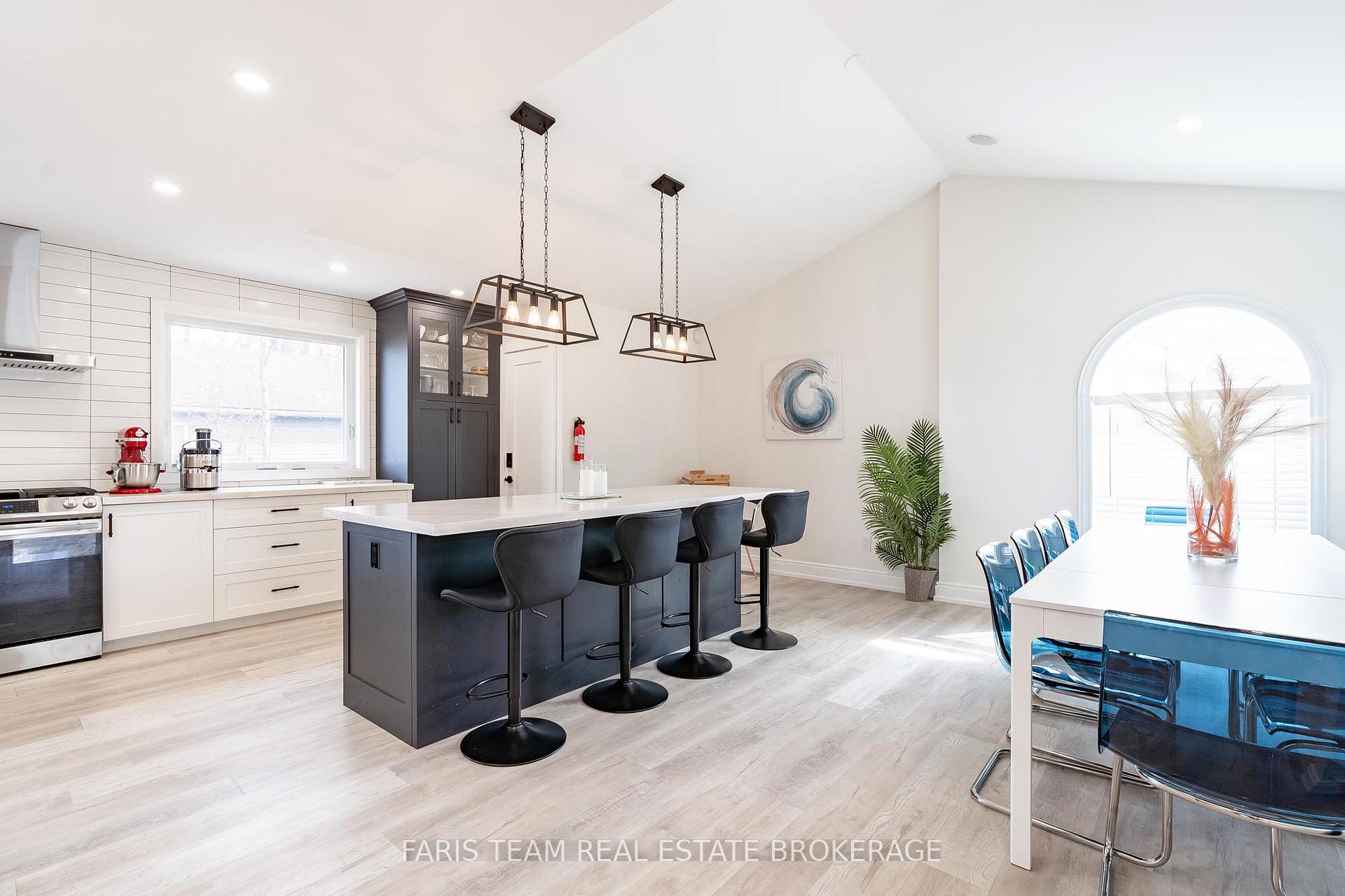 Photo 5 of 60 River Avenue Crescent, Wasaga Beach — HOMEH