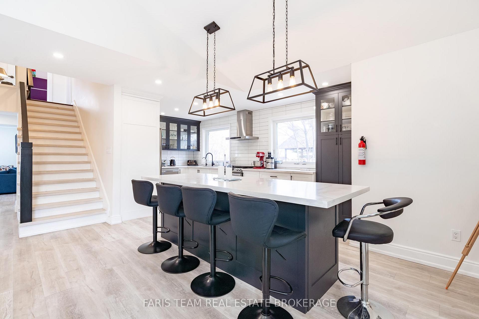 Photo 6 of 60 River Avenue Crescent, Wasaga Beach — HOMEH
