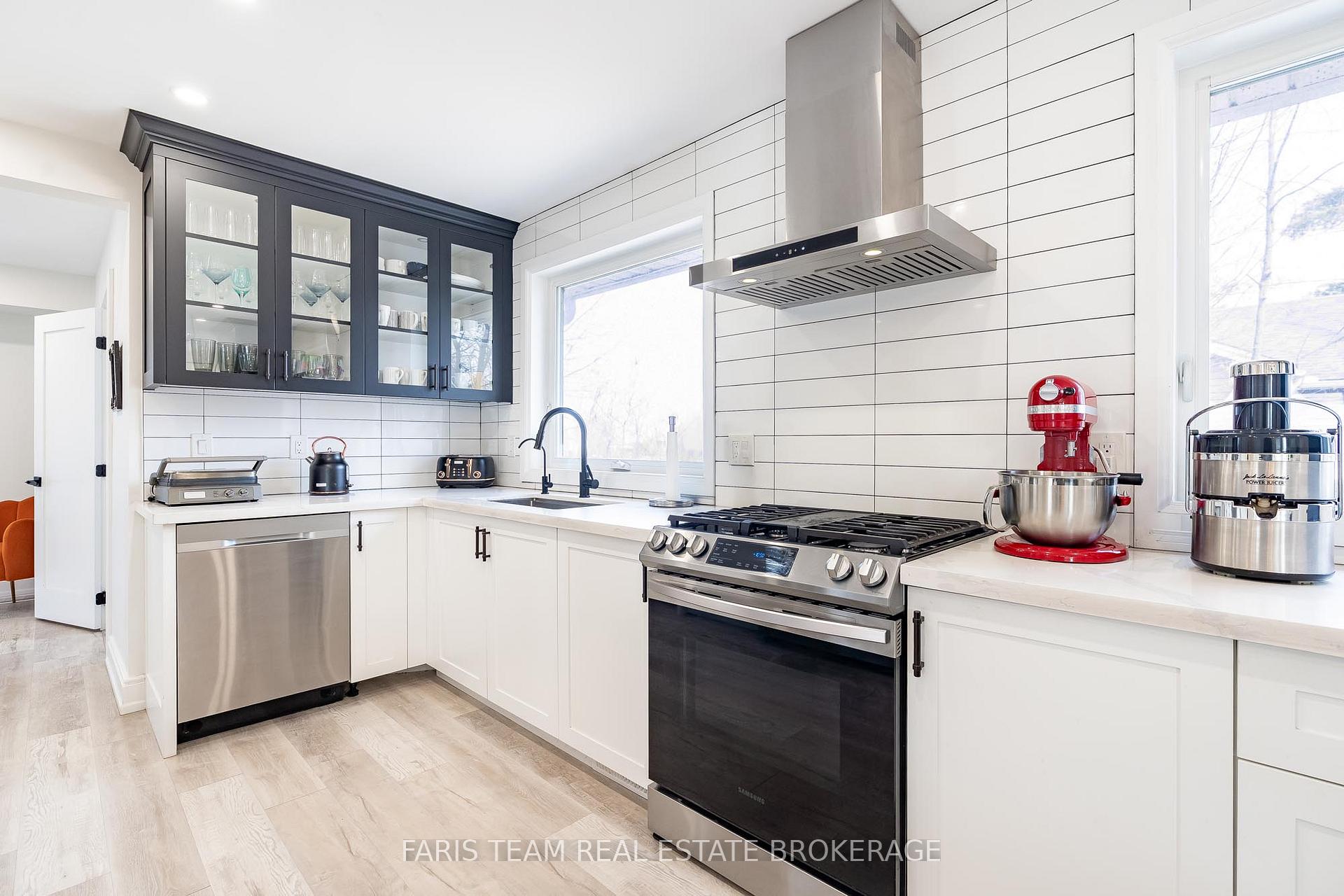 Photo 8 of 60 River Avenue Crescent, Wasaga Beach — HOMEH