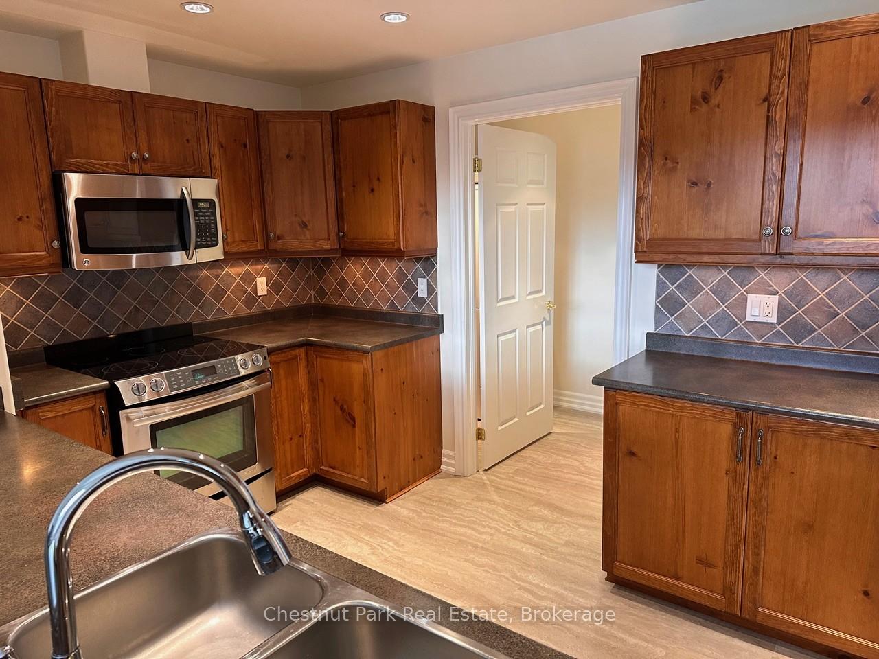 Photo 21 of Unit 601, 110 Steamship Bay Road, Gravenhurst, Muskoka (S) — HOMEH