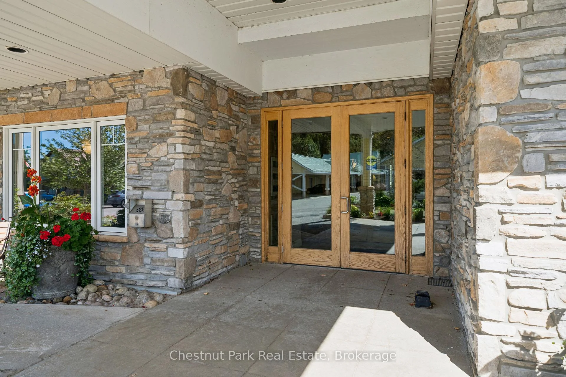 Photo 8 of Unit 601, 110 Steamship Bay Road, Gravenhurst, Muskoka (S) — HOMEH