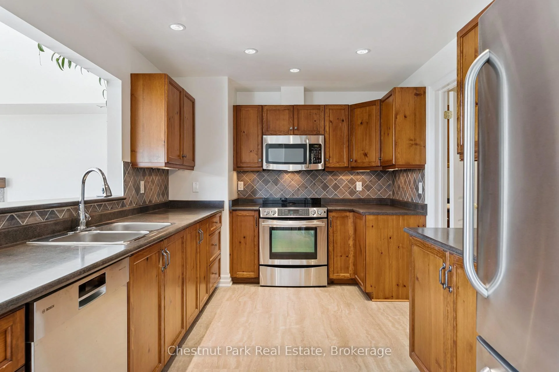 Photo 38 of Unit 601, 110 Steamship Bay Road, Gravenhurst, Muskoka (S) — HOMEH