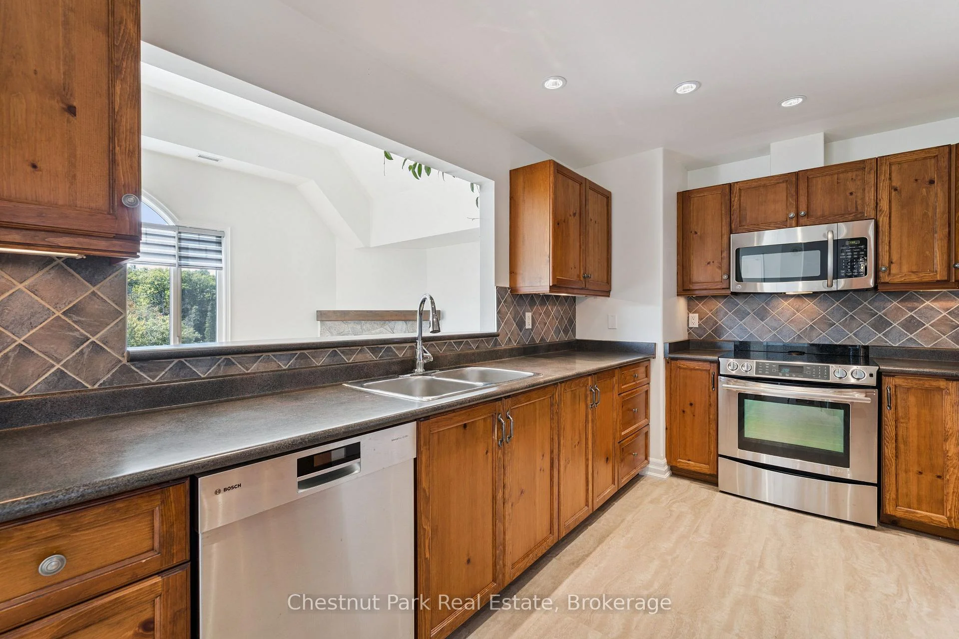 Photo 46 of Unit 601, 110 Steamship Bay Road, Gravenhurst, Muskoka (S) — HOMEH