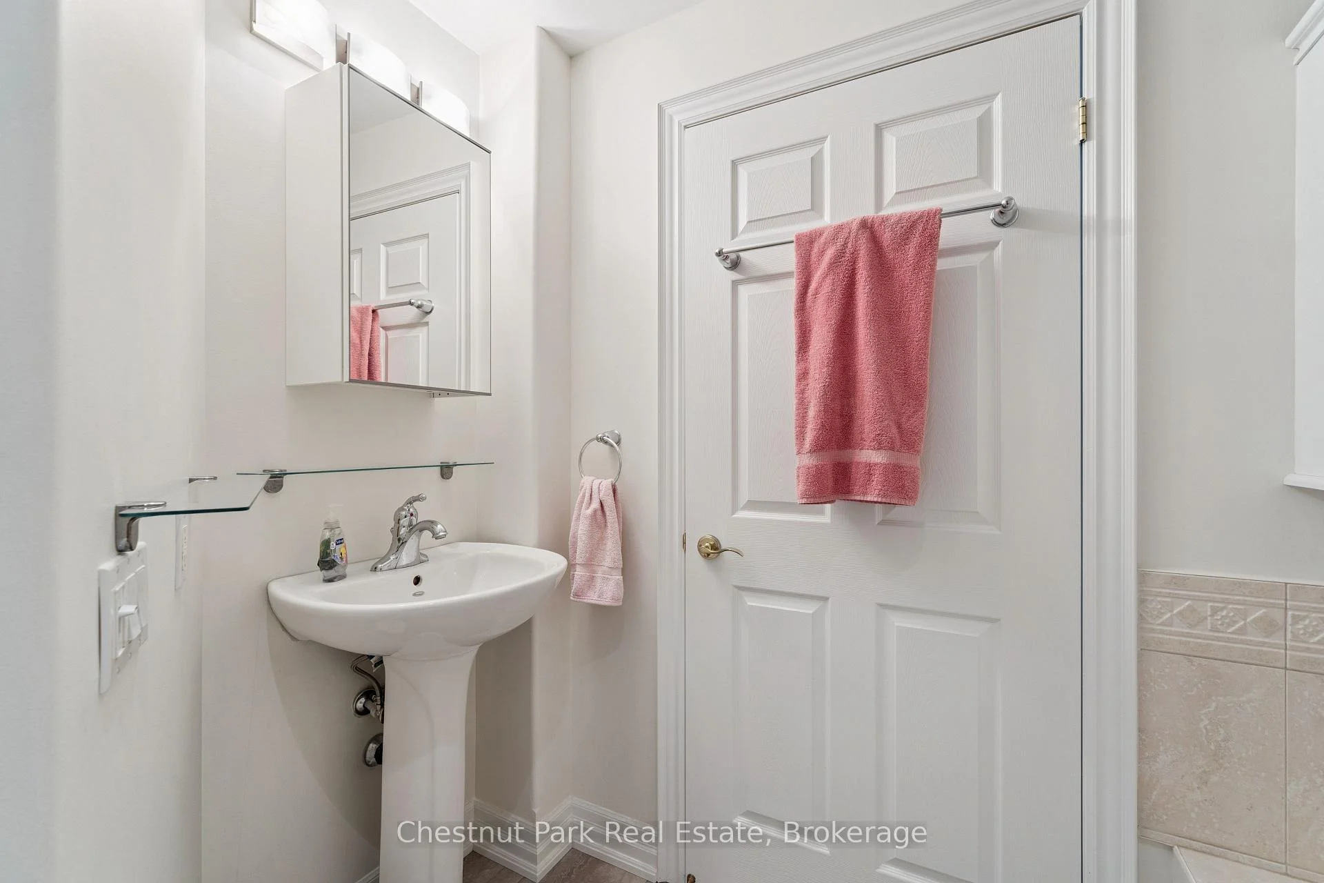 Photo 55 of Unit 601, 110 Steamship Bay Road, Gravenhurst, Muskoka (S) — HOMEH