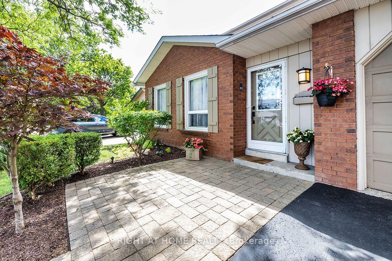 Photo 3 of 1770 Spruce Hill Road, Pickering, Dunbarton — HOMEH